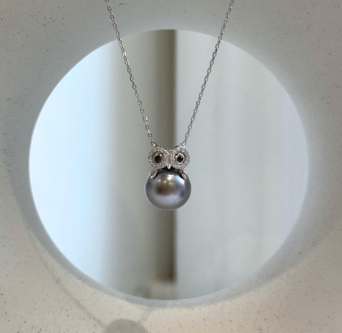 Elly’s 11.7mm Tahitian Platinum ocean Owl pendant: Extreme luster mirrored, S925 silver pendant.