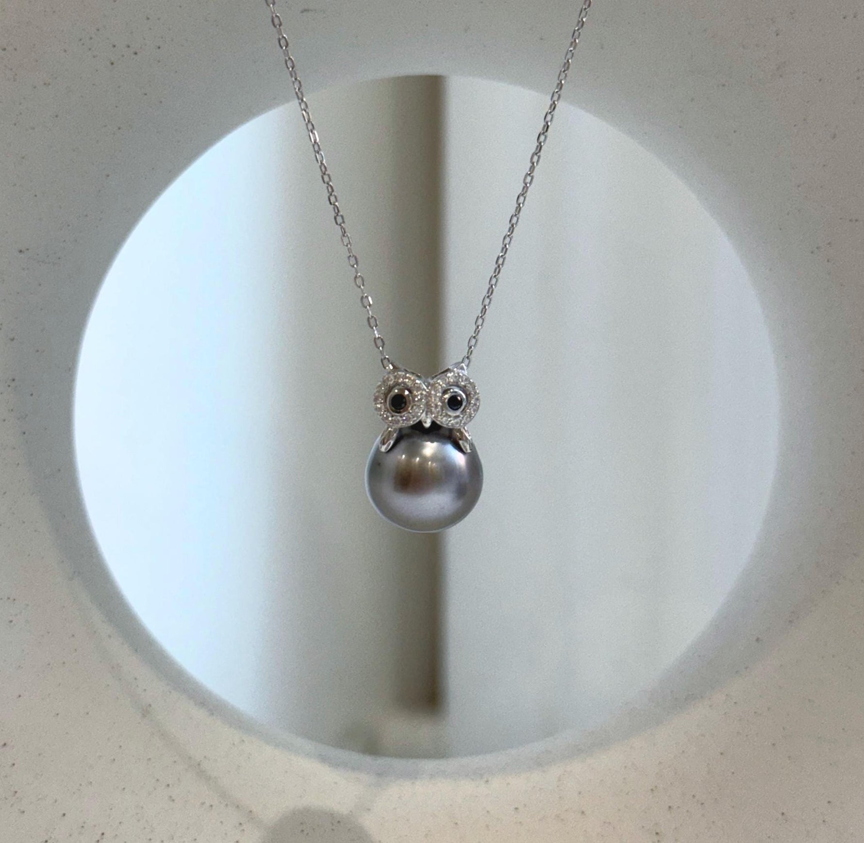 Elly’s 11.7mm Tahitian Platinum ocean Owl pendant: Extreme luster mirrored, S925 silver pendant.