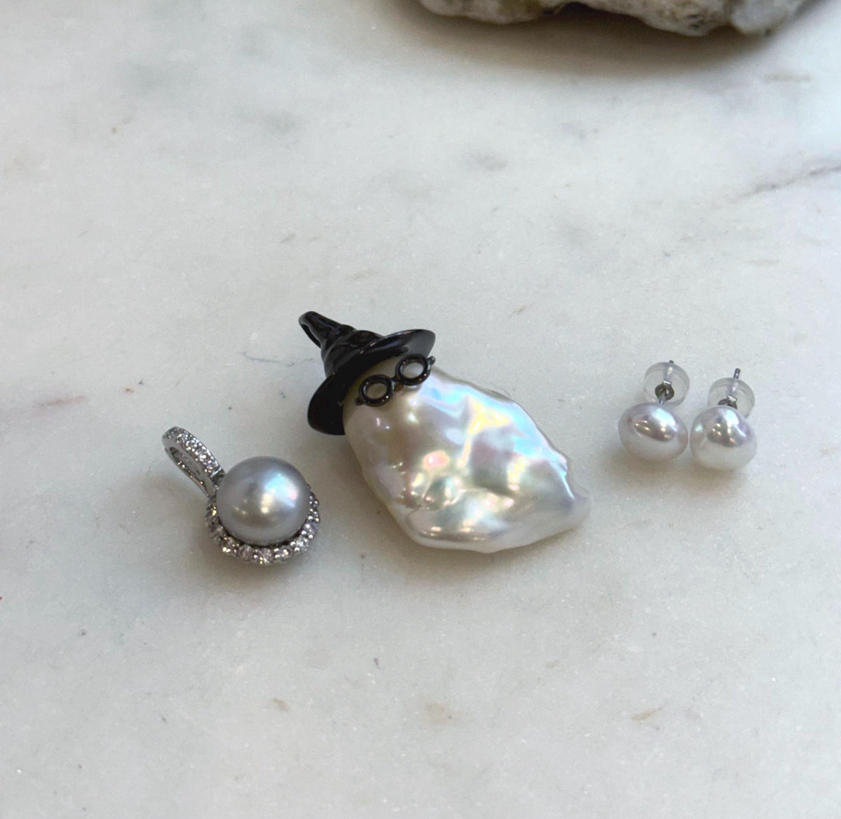Elly’s Set of Pendant earrings hair clip, natural Freshwater pearls, vintage set.