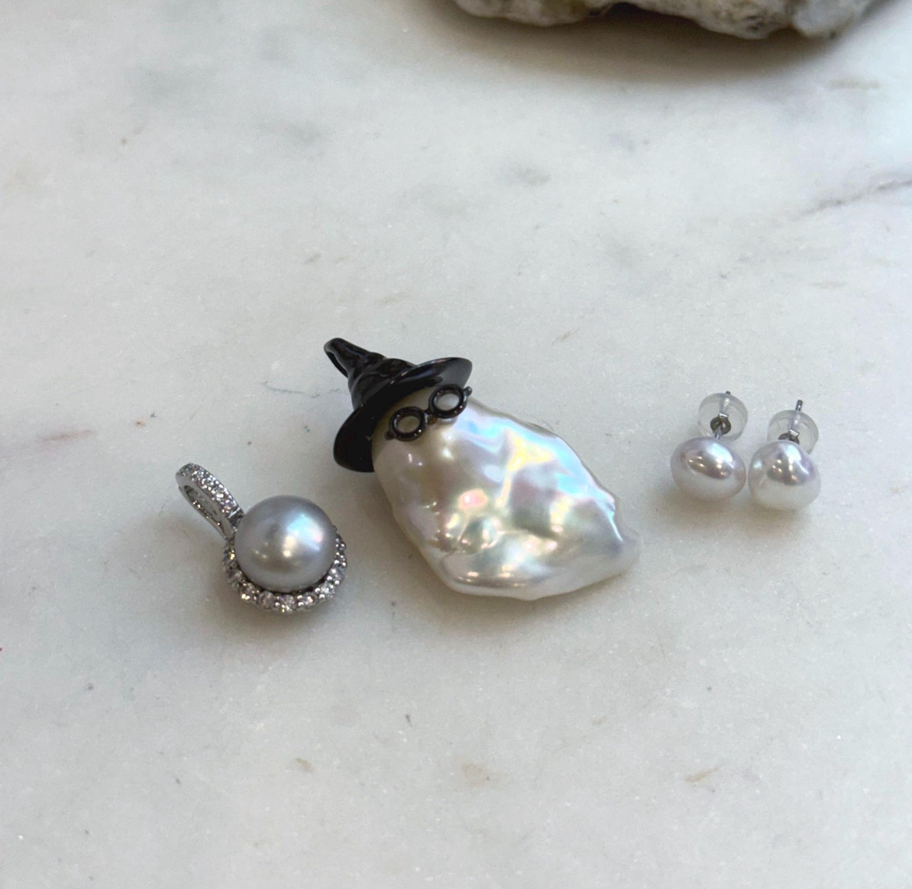 Elly’s Set of Pendant earrings hair clip, natural Freshwater pearls, vintage set.