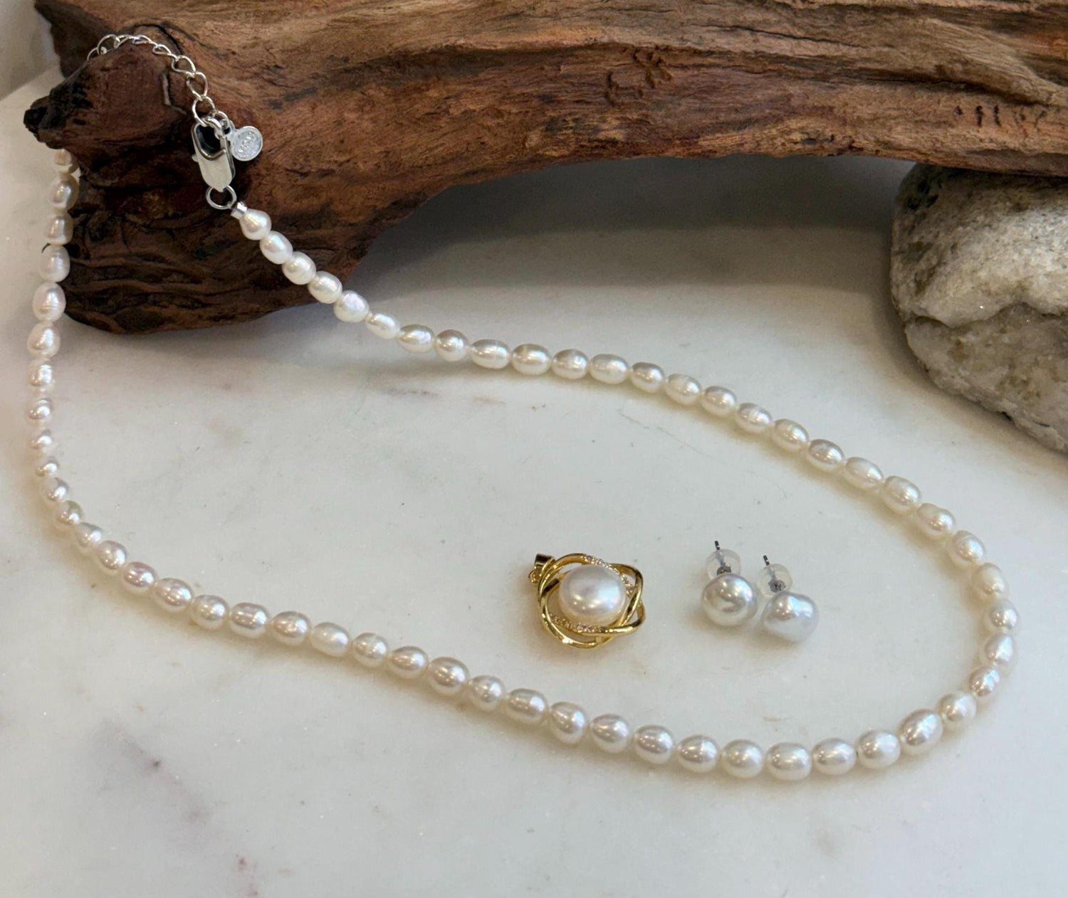 Elly’s Set of 3, Necklace Pendant earrings, natural Freshwater pearls, vintage cool set.