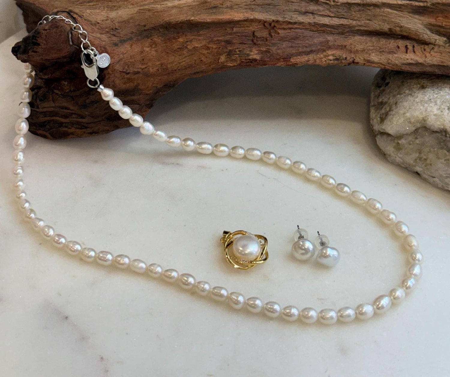 Elly’s Set of 3, pearls Necklace Pendant earrings, natural Freshwater pearls, vintage cool set.