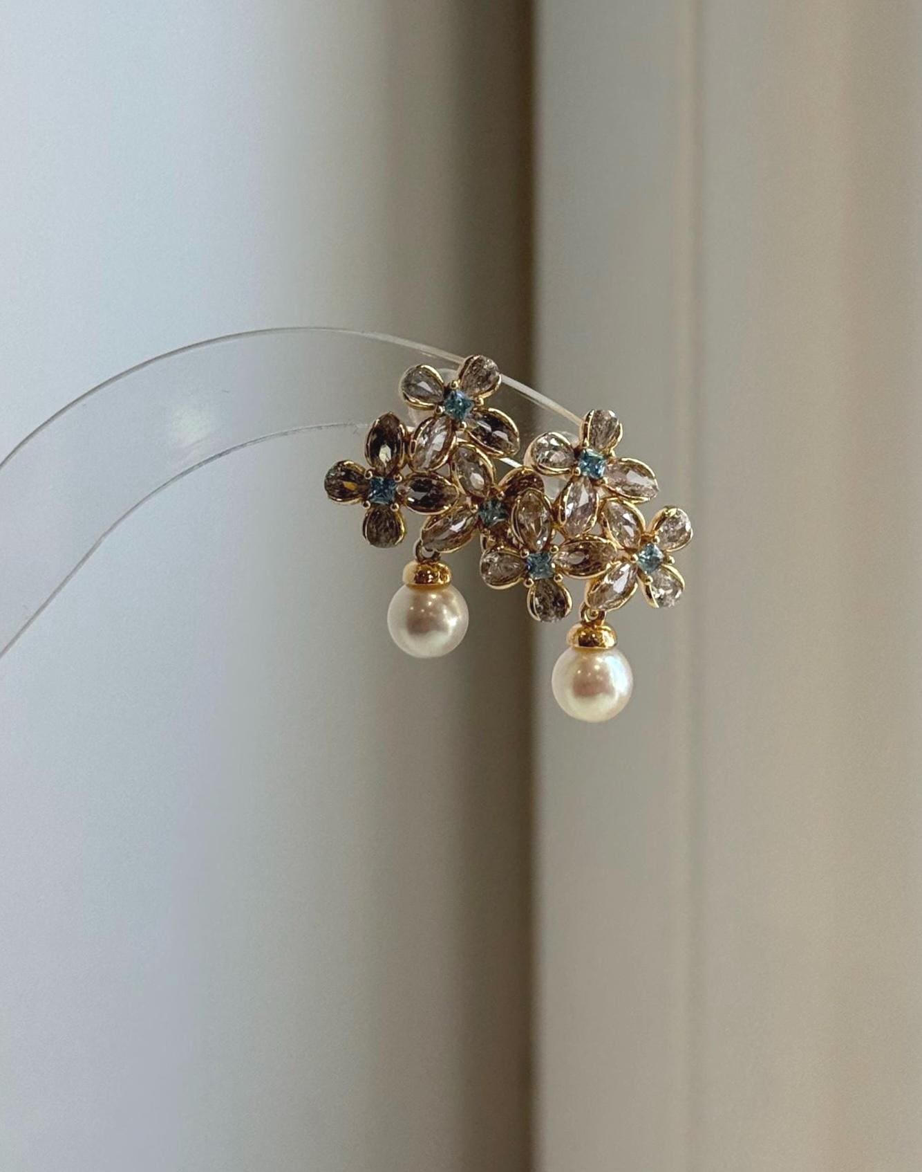 Minimalist ivory Akoya pearl earrings for everyday elegance and special occasions.