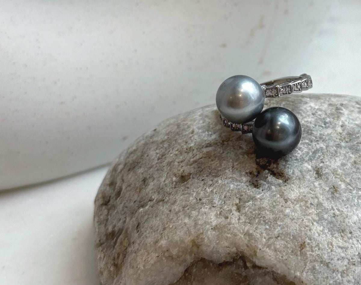 Elly’s Double Tahitian ocean pearls Ring: 9.9-10.1mm, Extreme luster mirrored, S925 Silver Adjustable Ring.
