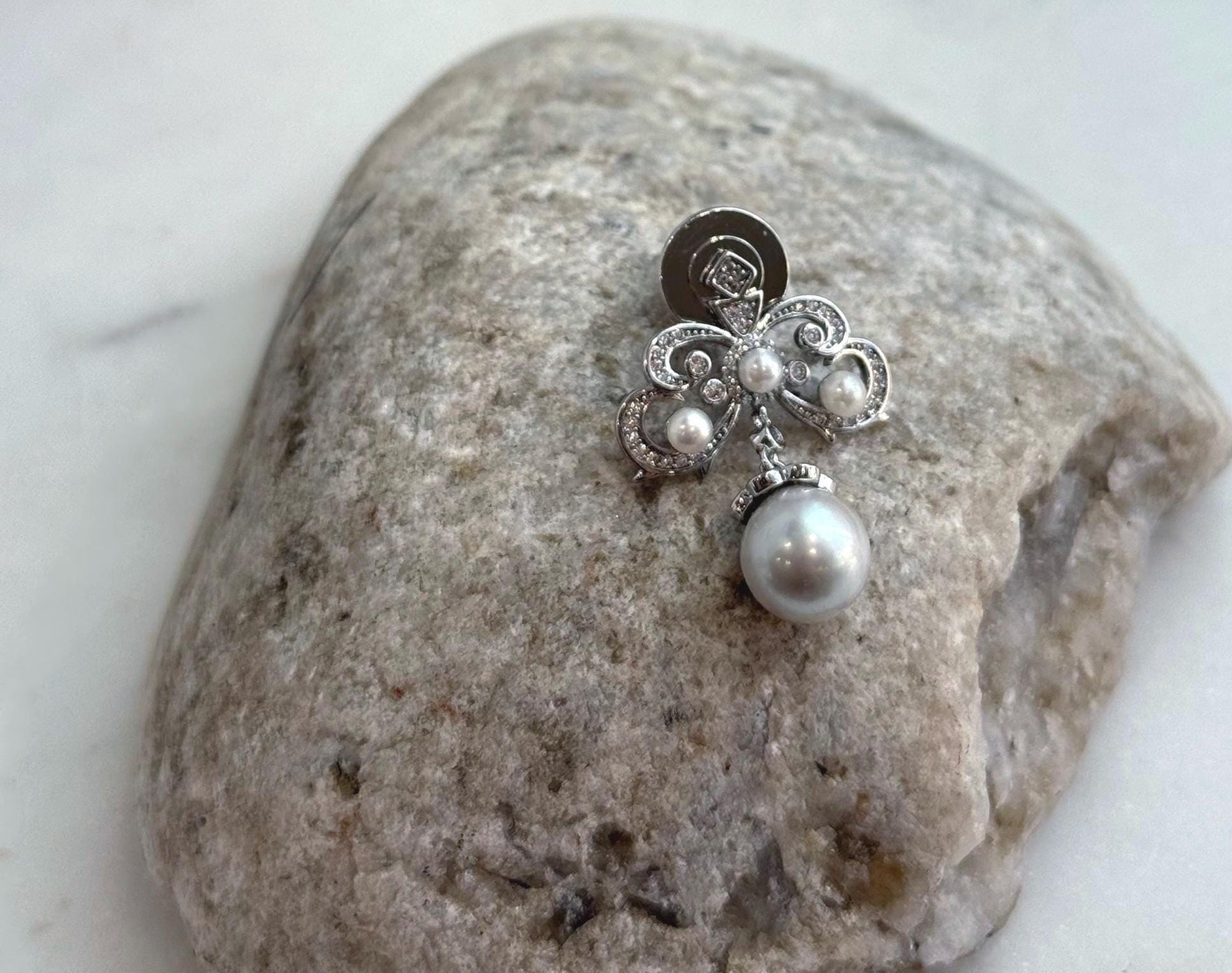 Gift-ready Akoya blue silver pearl brooch for women.