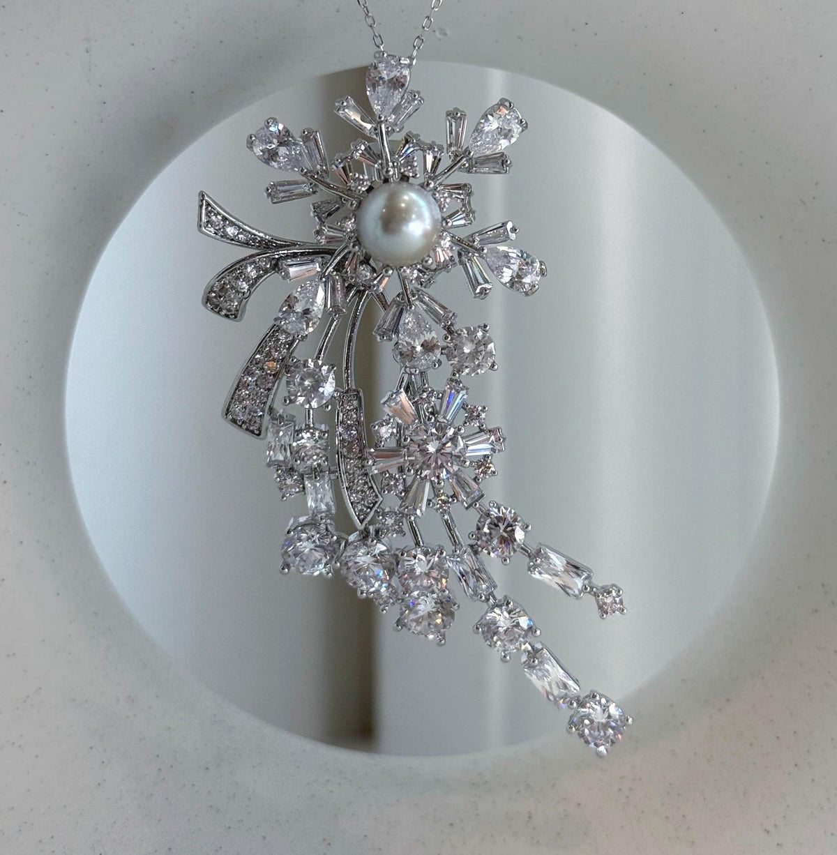 Nature-inspired Tahitian pearl statement brooch measuring 3.5 by 7 cm.