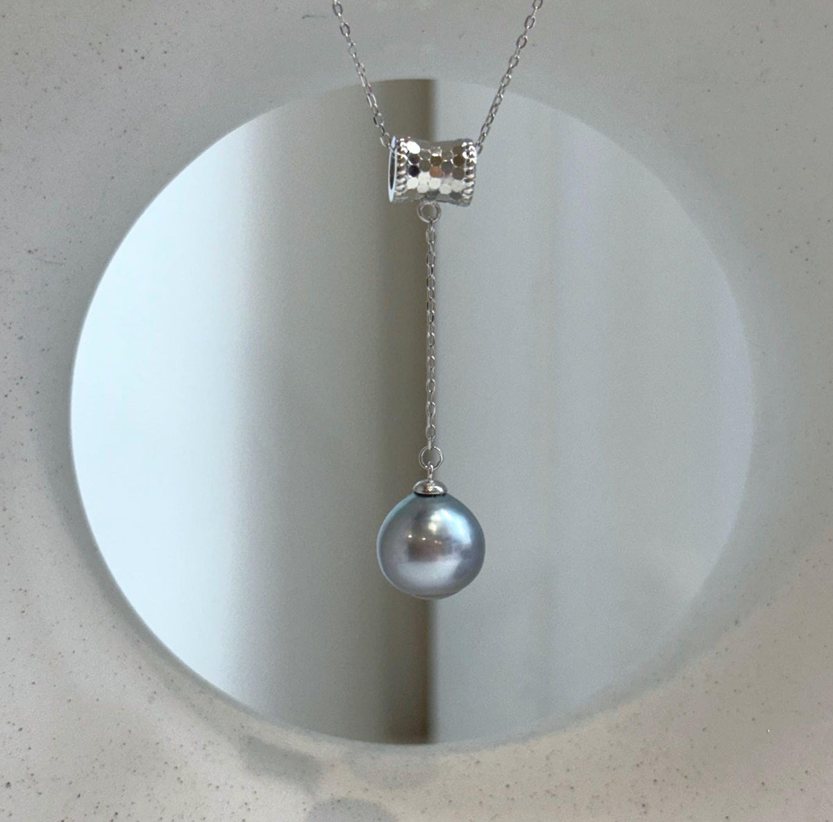 Elly’s 11.3mm Tahitian silver platinum ocean Pearl pendant: Extreme luster mirrored, 4.7cm high, S925 silver pendant.