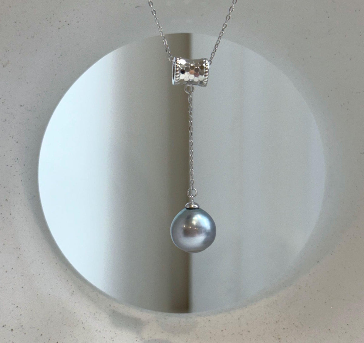 Elly’s 11.3mm Tahitian silver platinum ocean Pearl pendant: Extreme luster mirrored, 4.7cm high, S925 silver pendant.