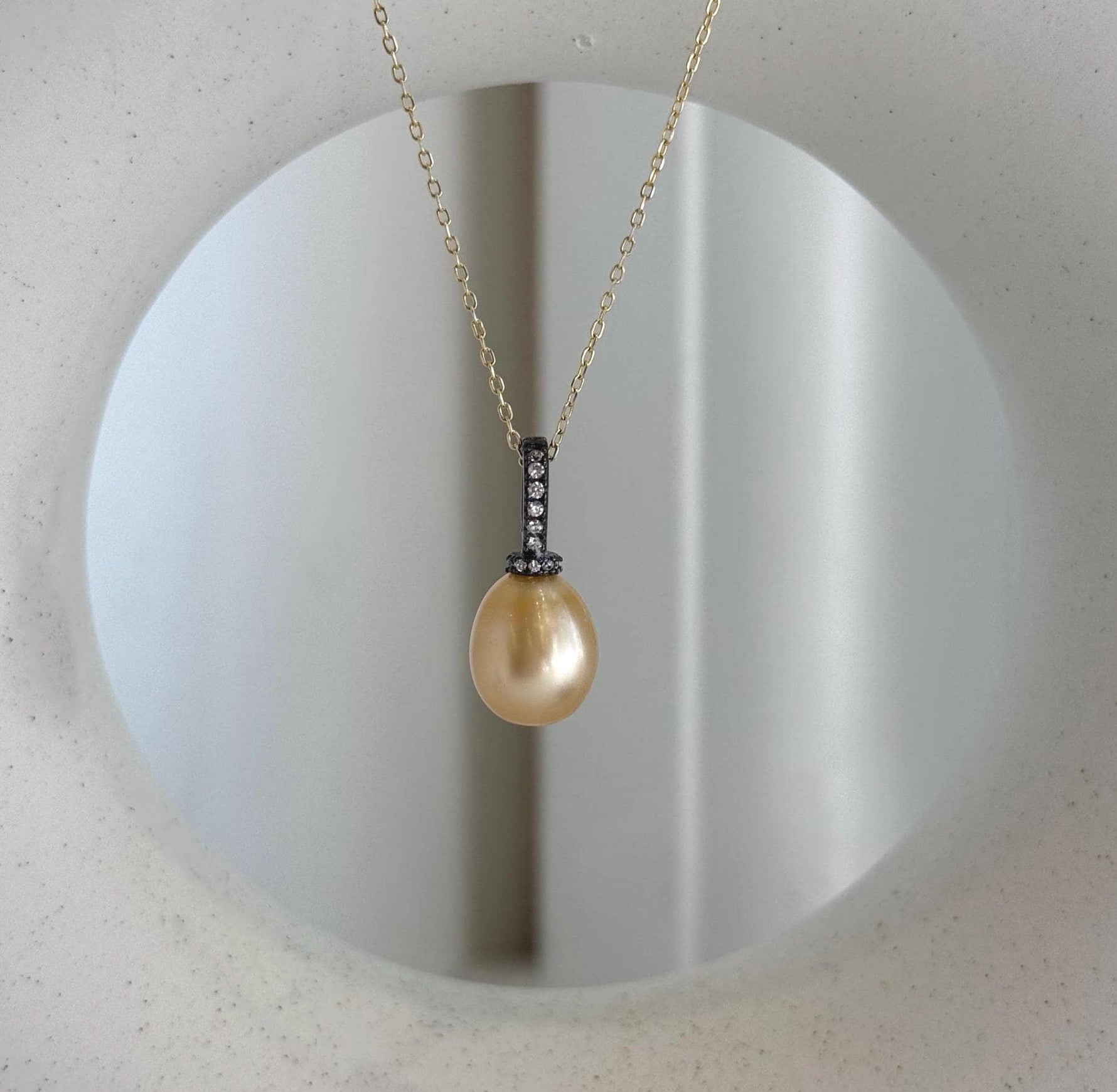 Luxury South Sea pearl pendant with exceptional mirror luster and sterling silver setting.