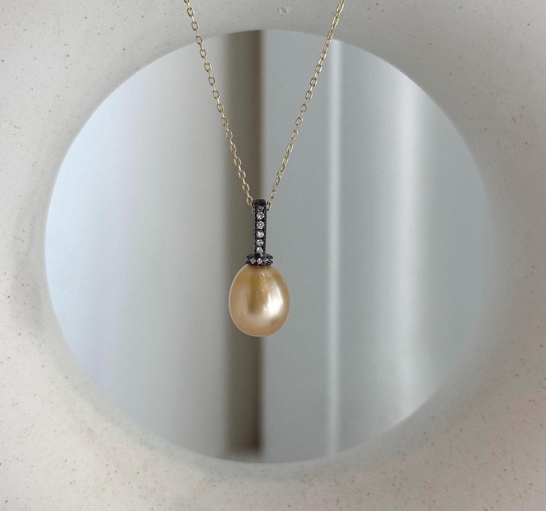 Genuine ocean-grown South Sea pearl pendant for women with brilliant mirror shine.