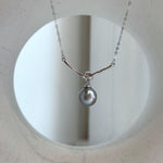 Elly’s 9.6mm Tahitian platinum ocean Pearl pendant chain set: Extreme luster mirrored, S925 silver pendant chain, 2.7x2.2cm to 18.1”.