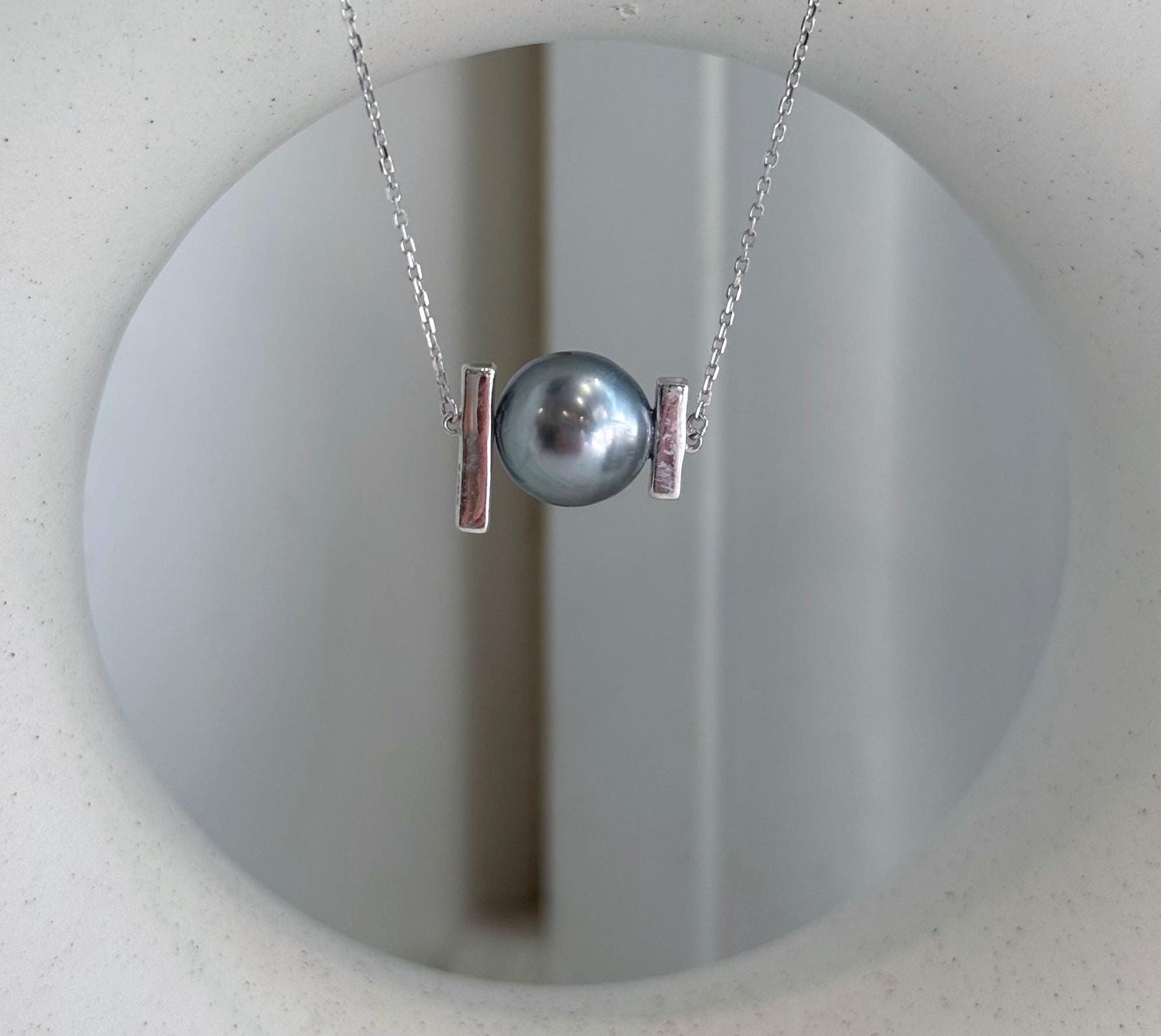 Luxury saltwater pearl pendant with golden South Sea pearl and Tahitian pearl for women.