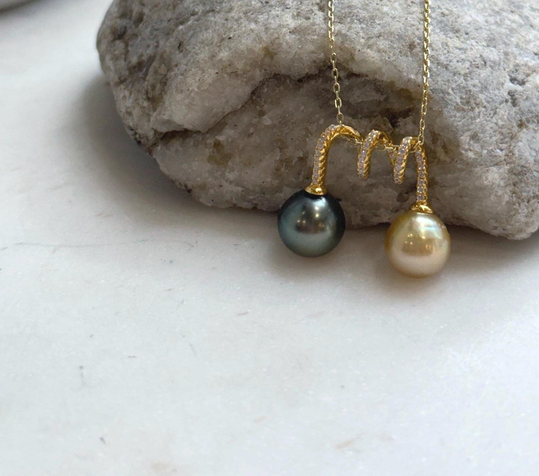 Luxury double pearl pendant with extreme mirror-like luster.