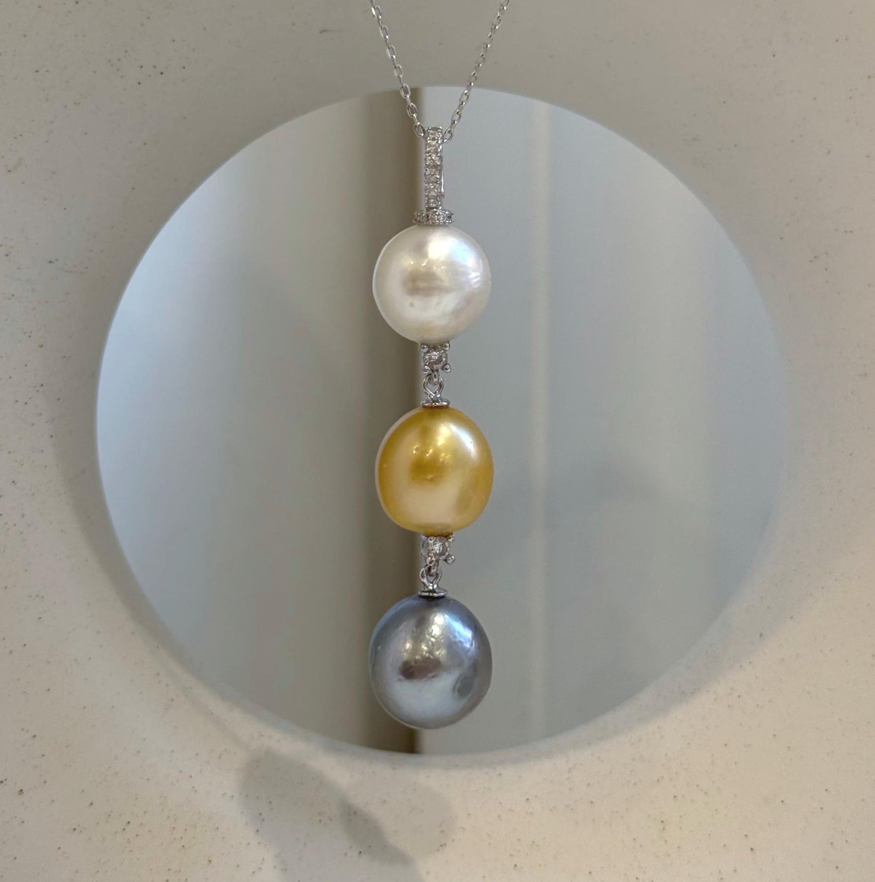 Elegant S925 silver pendant with large South Sea and Tahitian pearls for women.