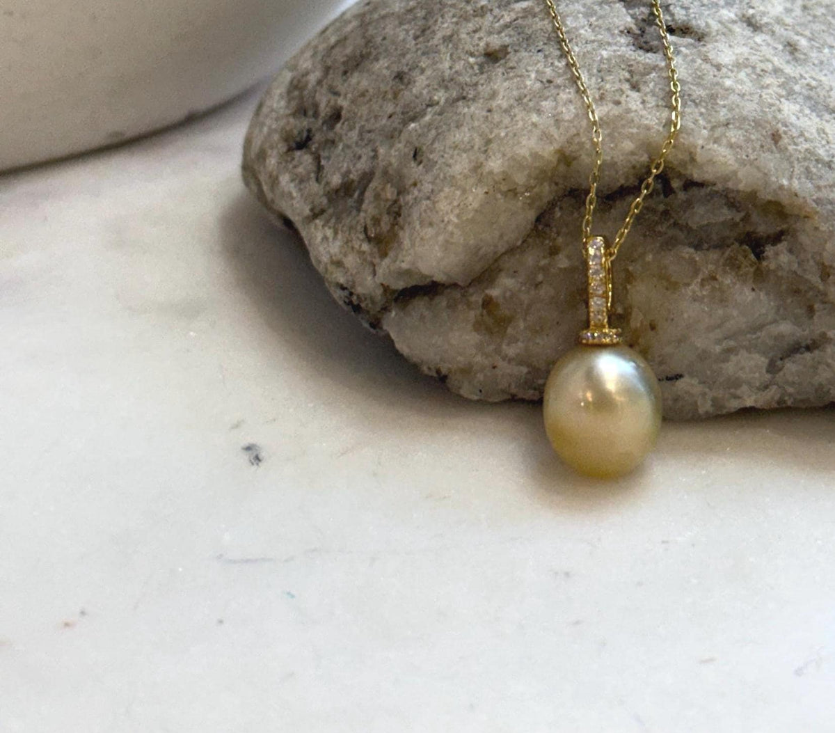 Elegant genuine South Sea pearl pendant perfect for everyday luxury and special occasions.