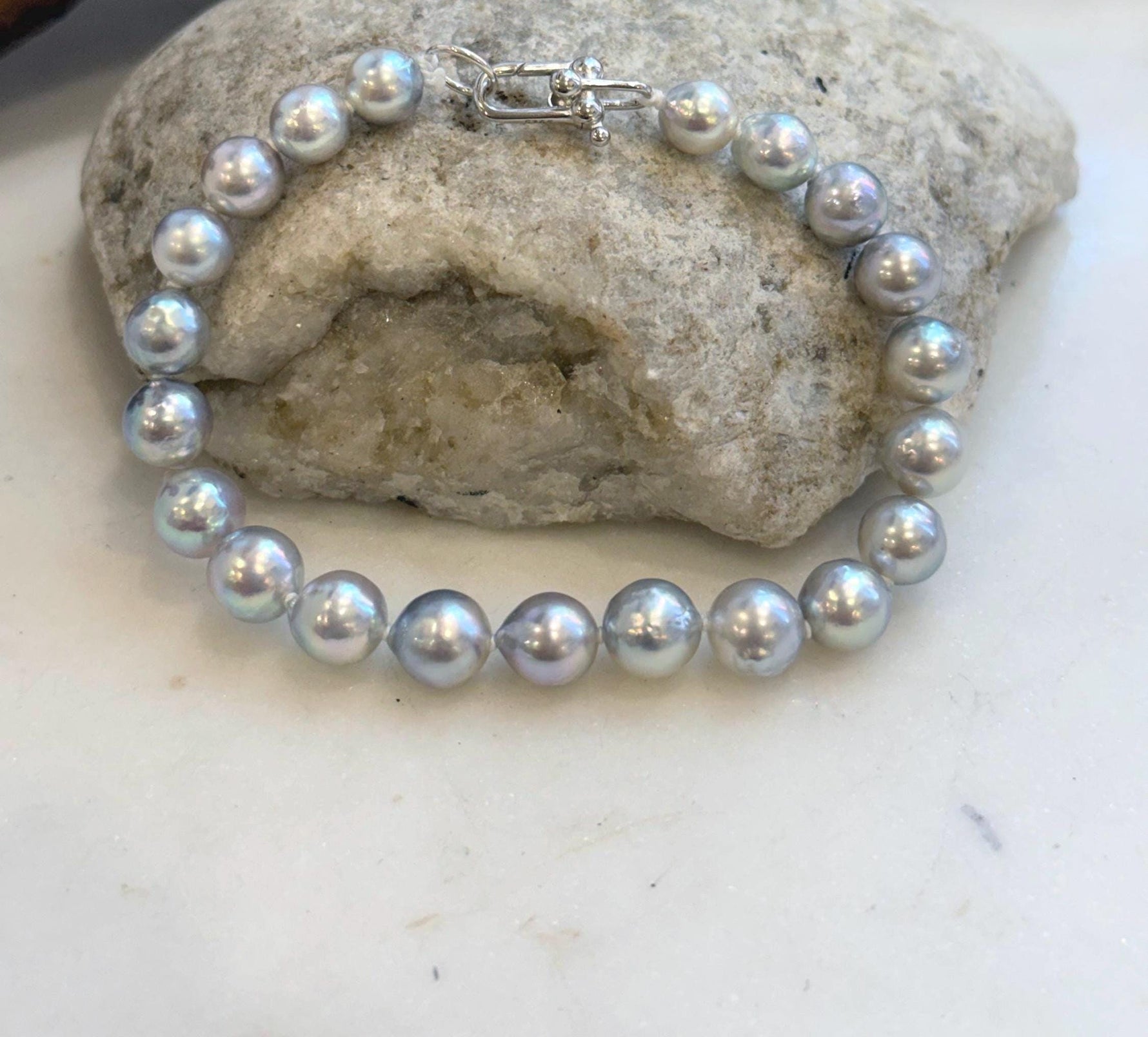 Classic white Japanese ocean pearl bracelet paired with an elegant S925 sterling silver clasp.