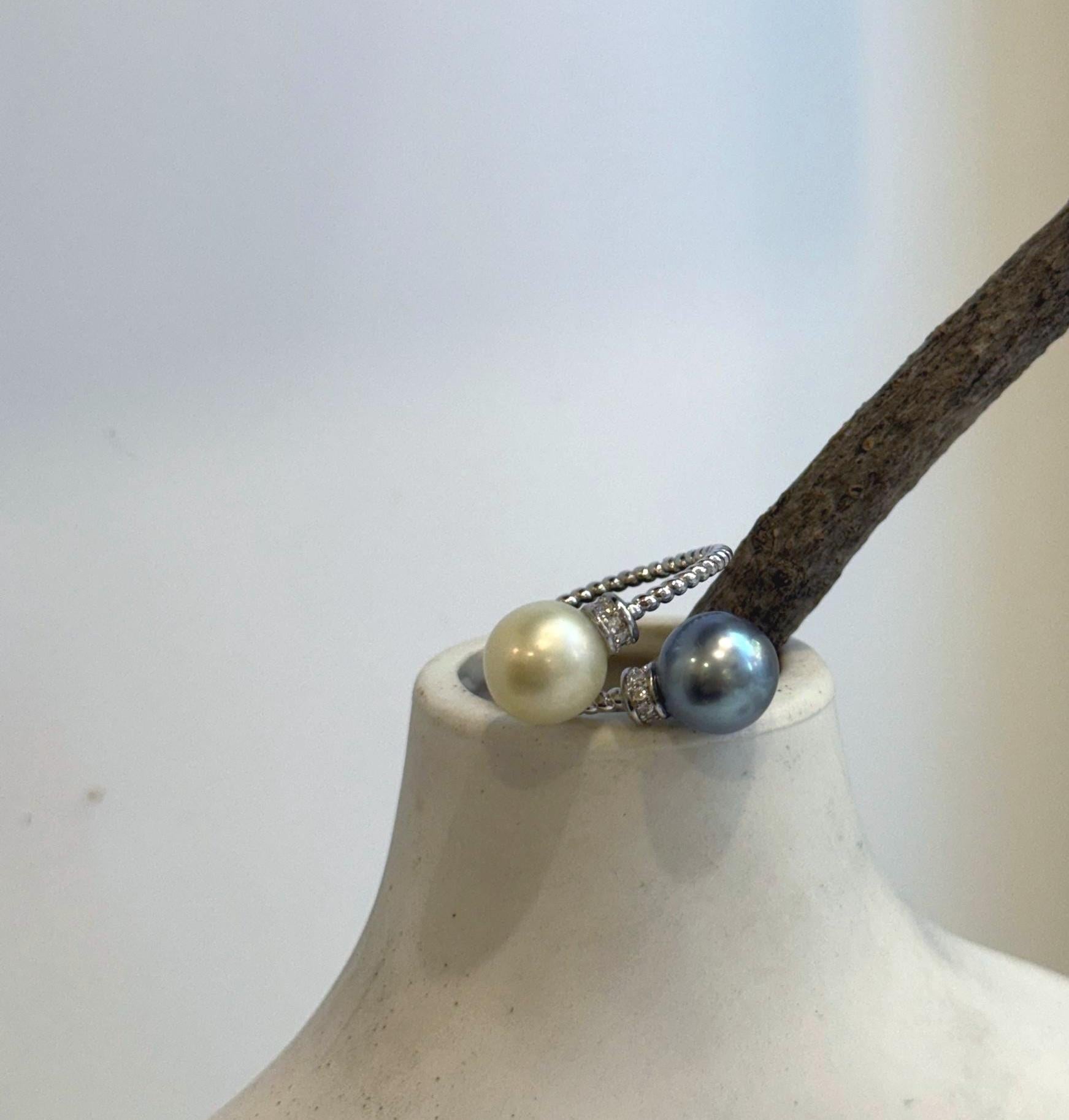 Double South Sea Golden and Tahitian pearl ring with 9.4–9.5mm genuine saltwater pearls and mirror luster.