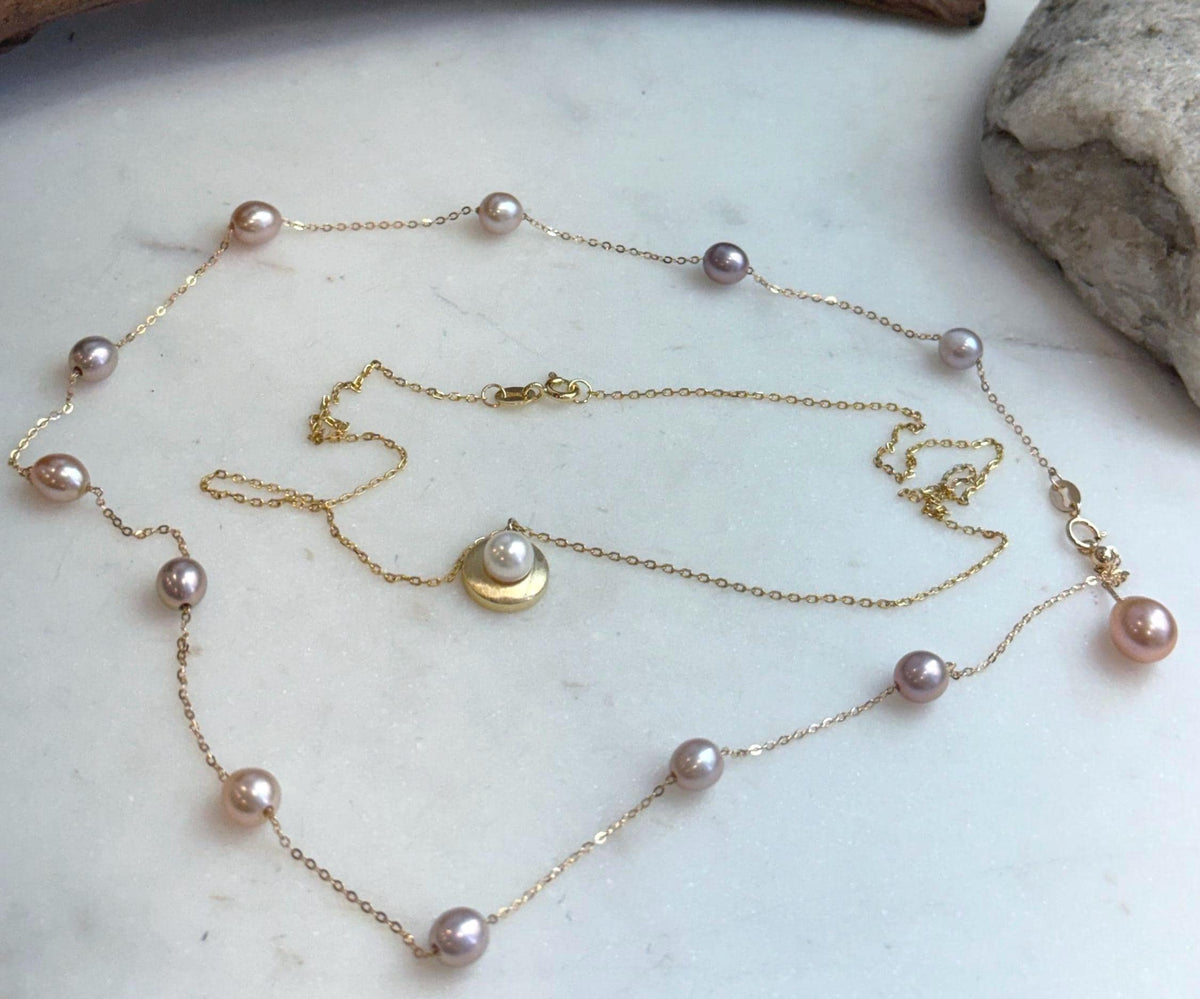 S925 sterling silver necklace set with Akoya pearl pendant and natural freshwater Keshi pearls.