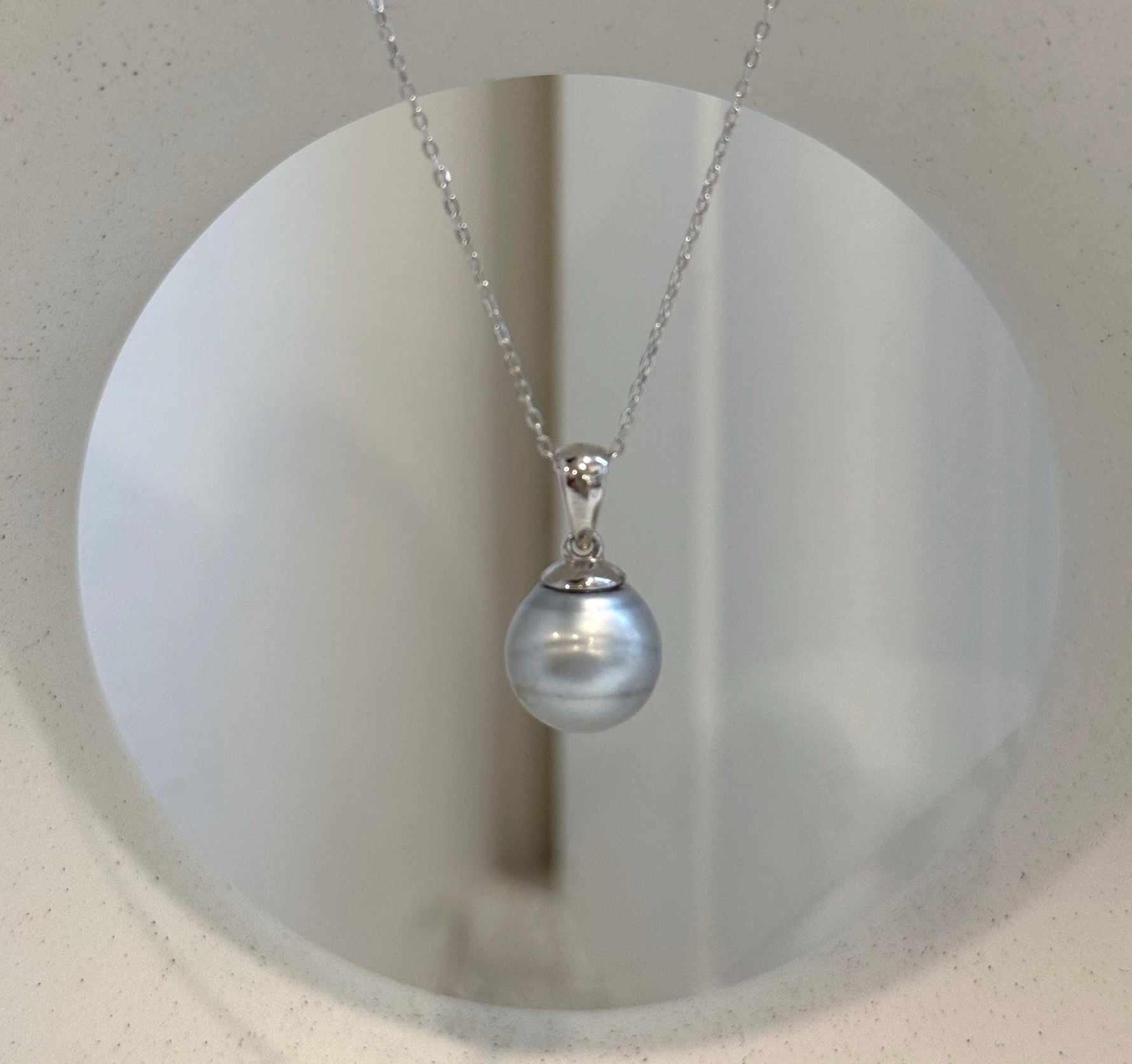 Elly’s 11mm silver Tahitian ocean pearl pendant with strong luster