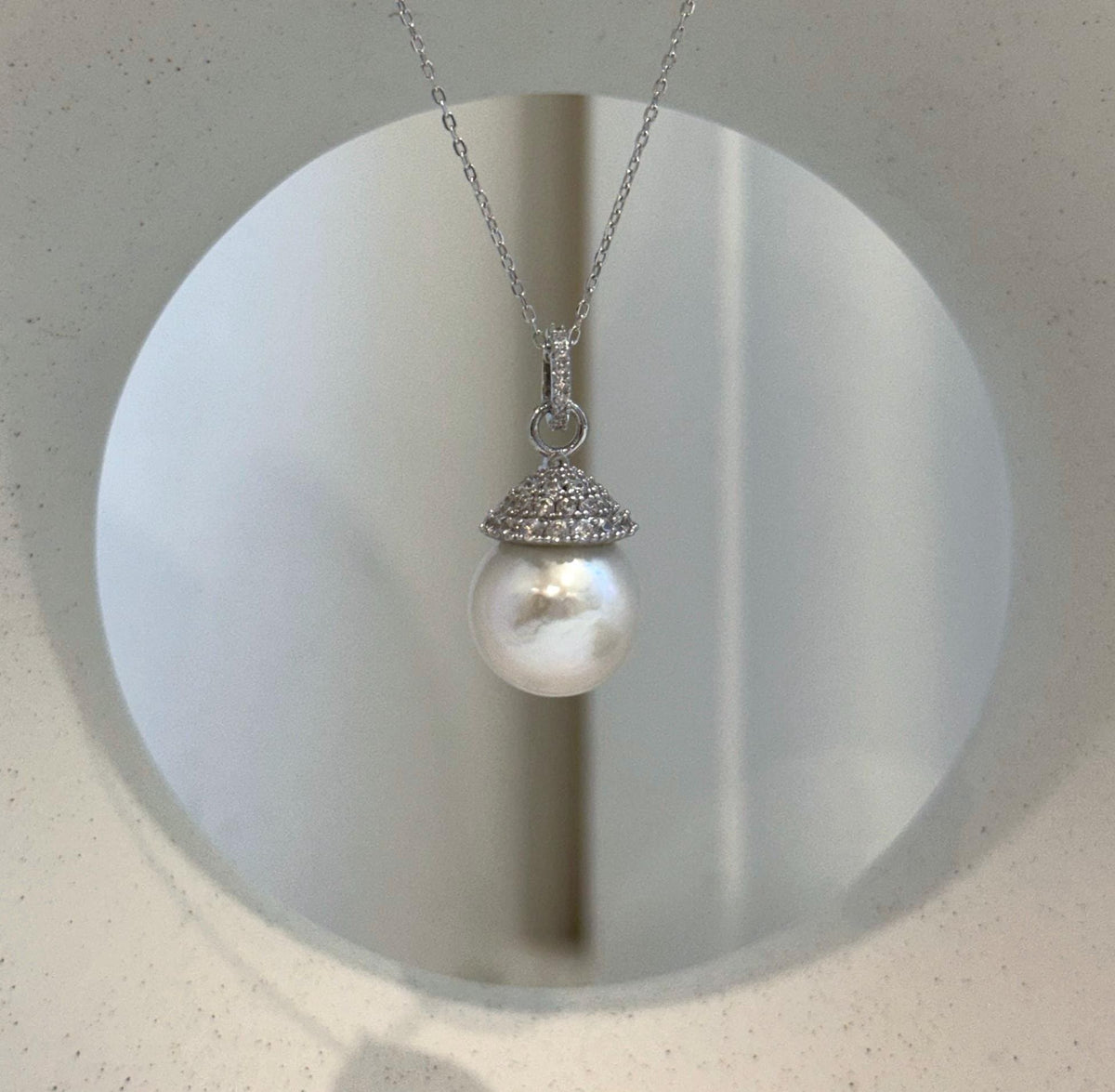 Close-up of 13.6mm Edison pearl with exceptional mirror-like luster