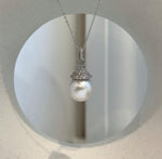 Close-up of 13.6mm Edison pearl with exceptional mirror-like luster