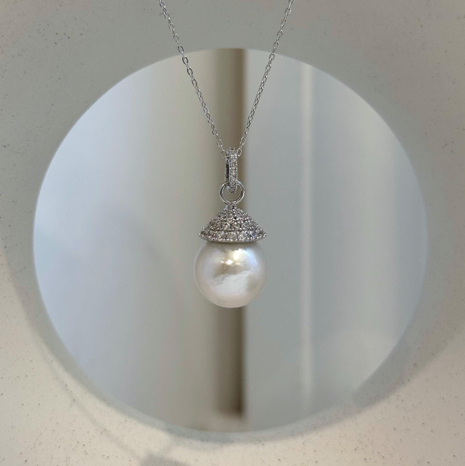Elegant white pearl brooch pendant gift for women who love classic jewelry