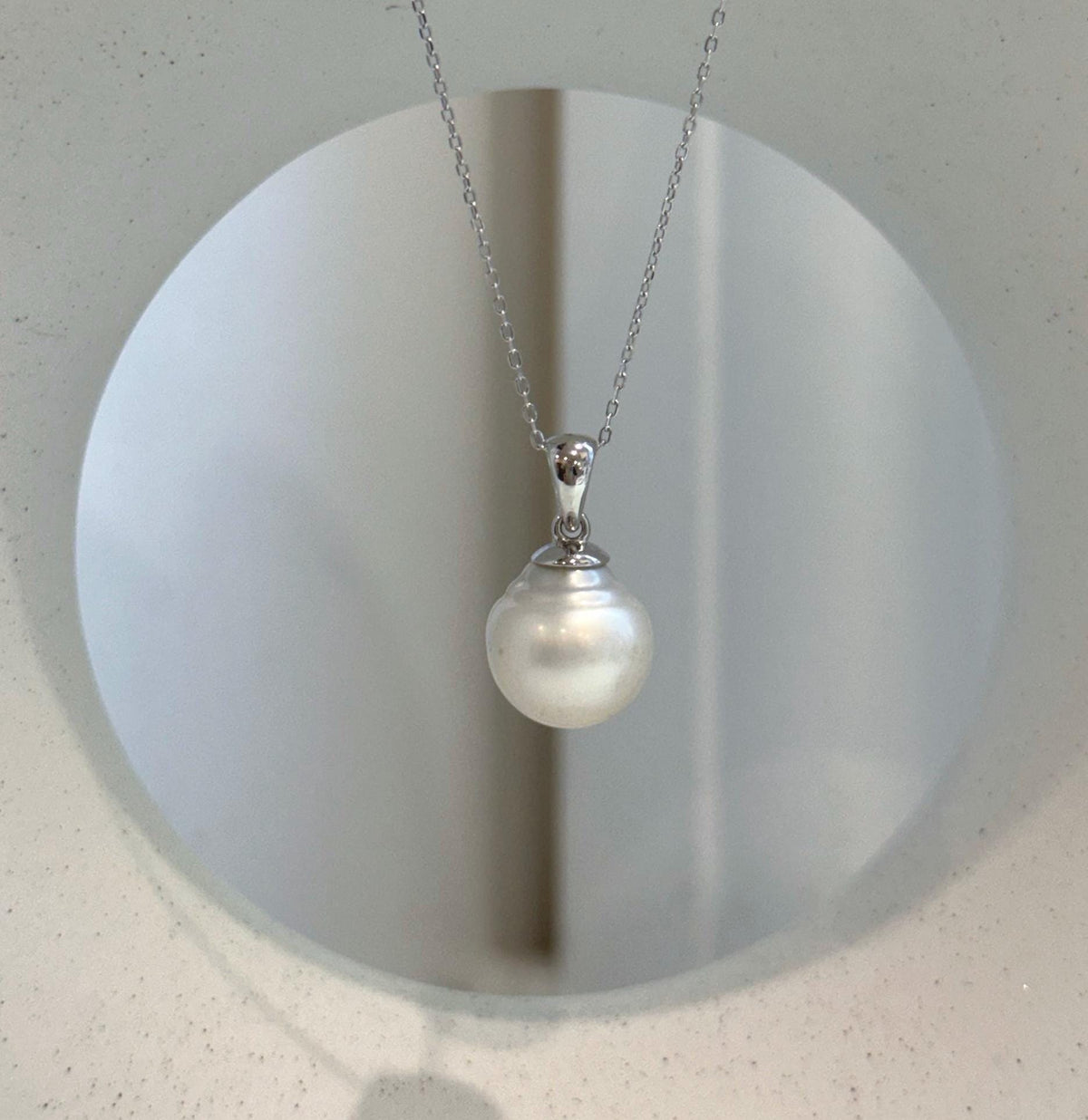 Large white South Sea pearl pendant with high mirror shine