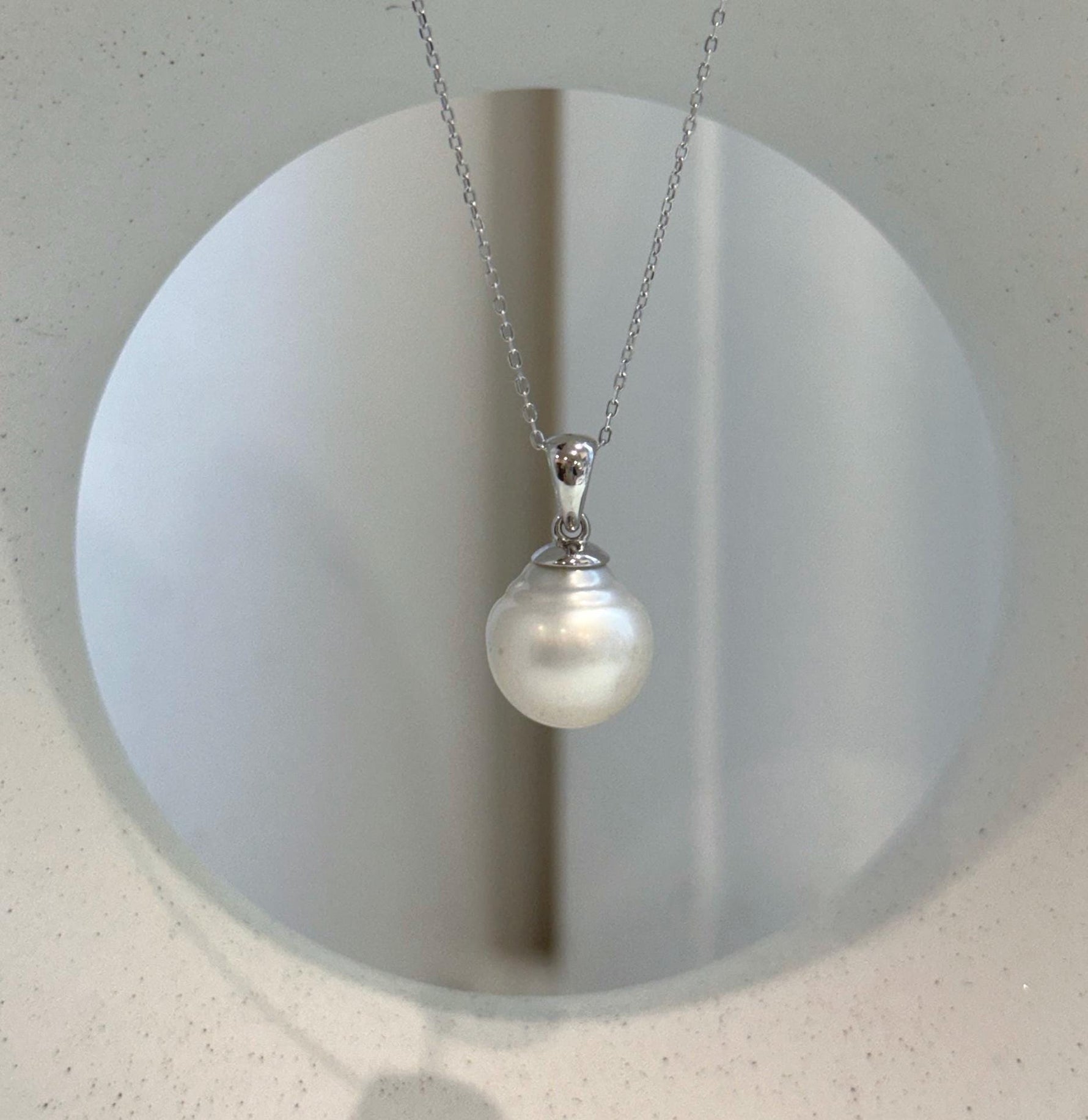 Large white South Sea pearl pendant with high mirror shine