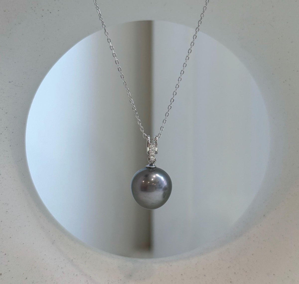 Genuine saltwater Tahitian pearl pendant with S925 sterling silver setting.