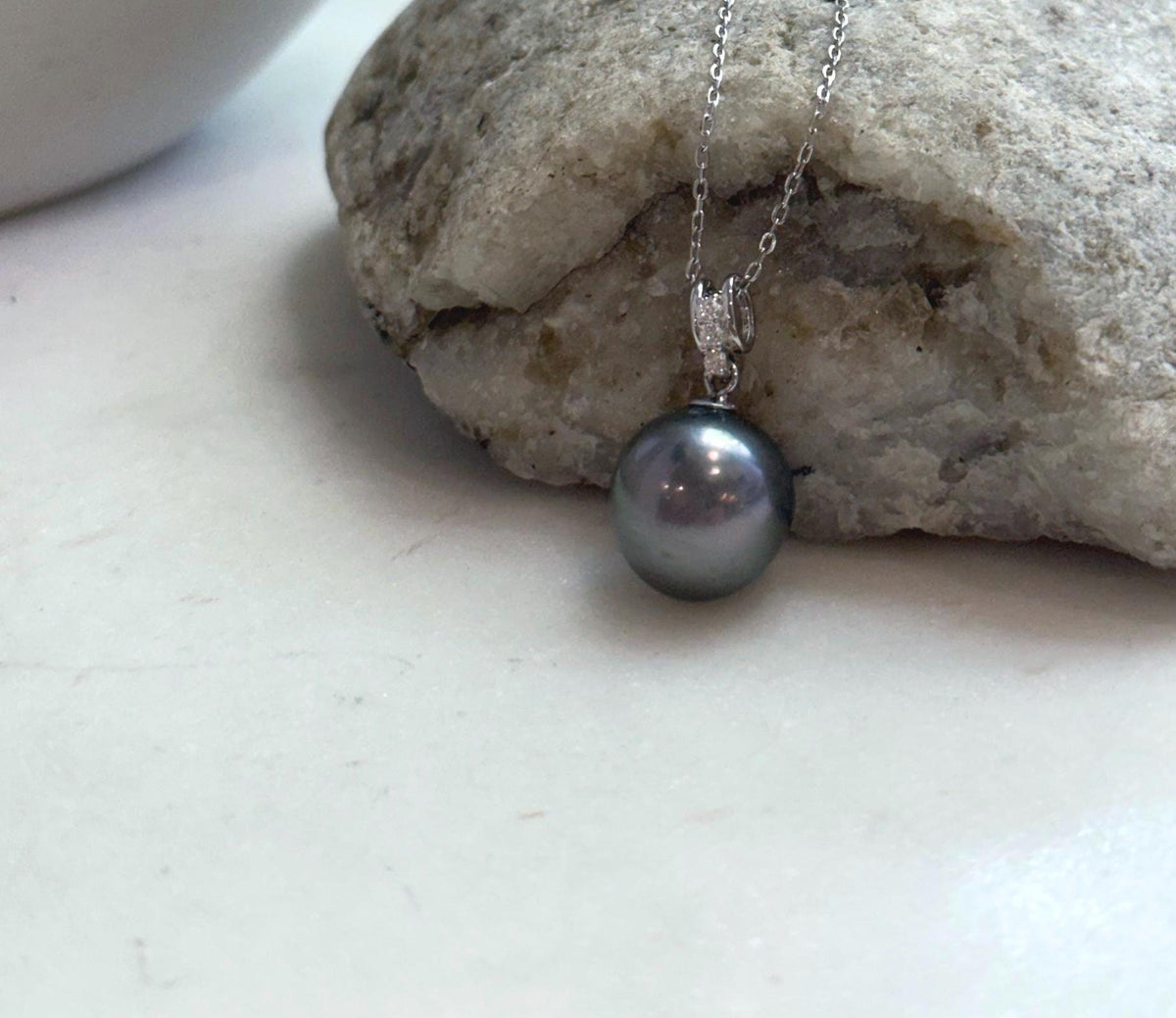 Luxury peacock green Tahitian pearl pendant with exceptional mirror shine.
