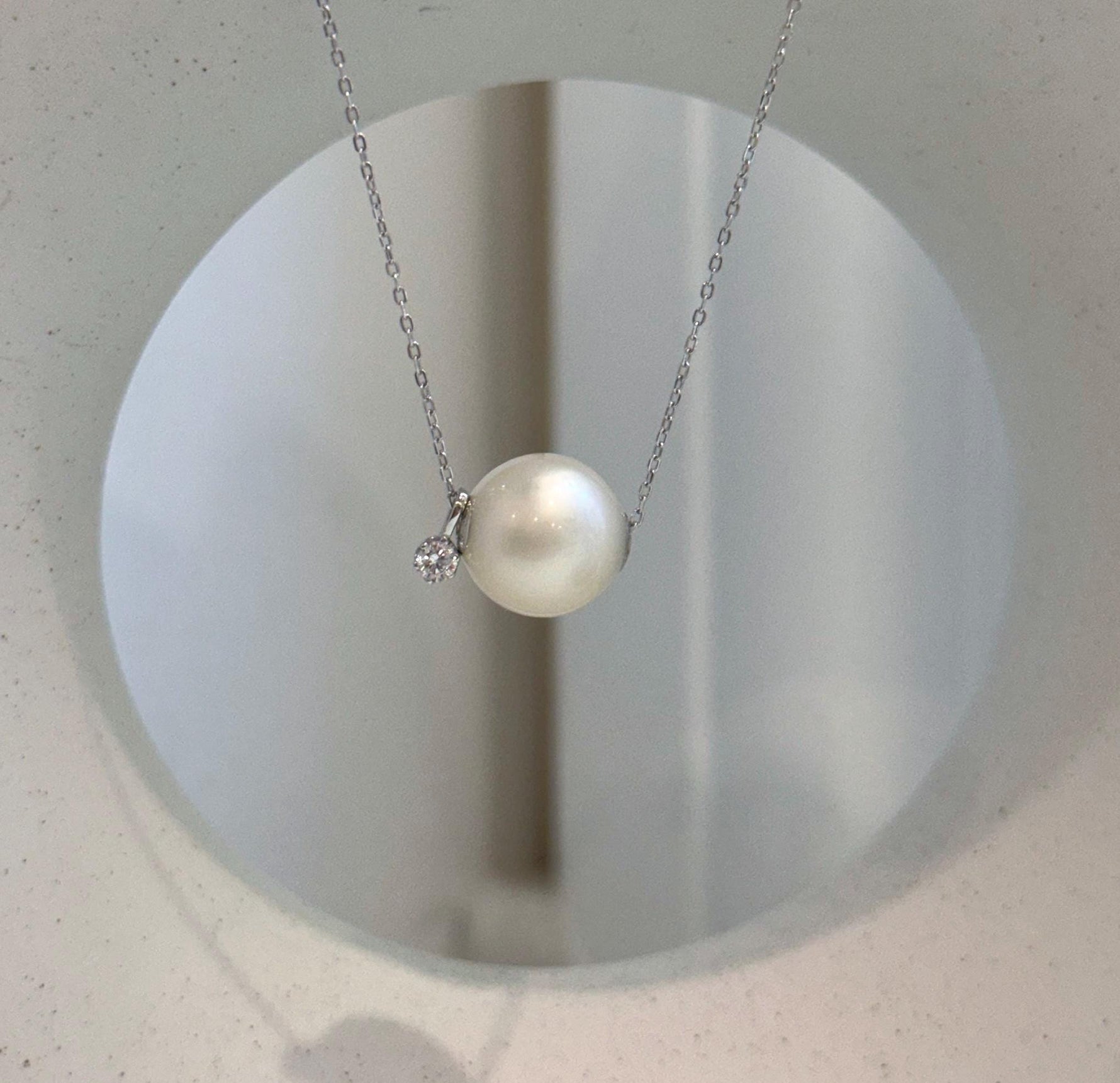 Minimalist Australian ocean pearl necklace with magnetic clasp