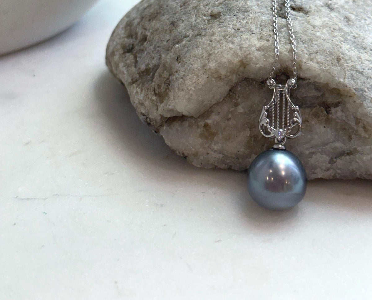 Genuine Tahitian saltwater pearl necklace featuring a round platinum gray pearl with high luster.