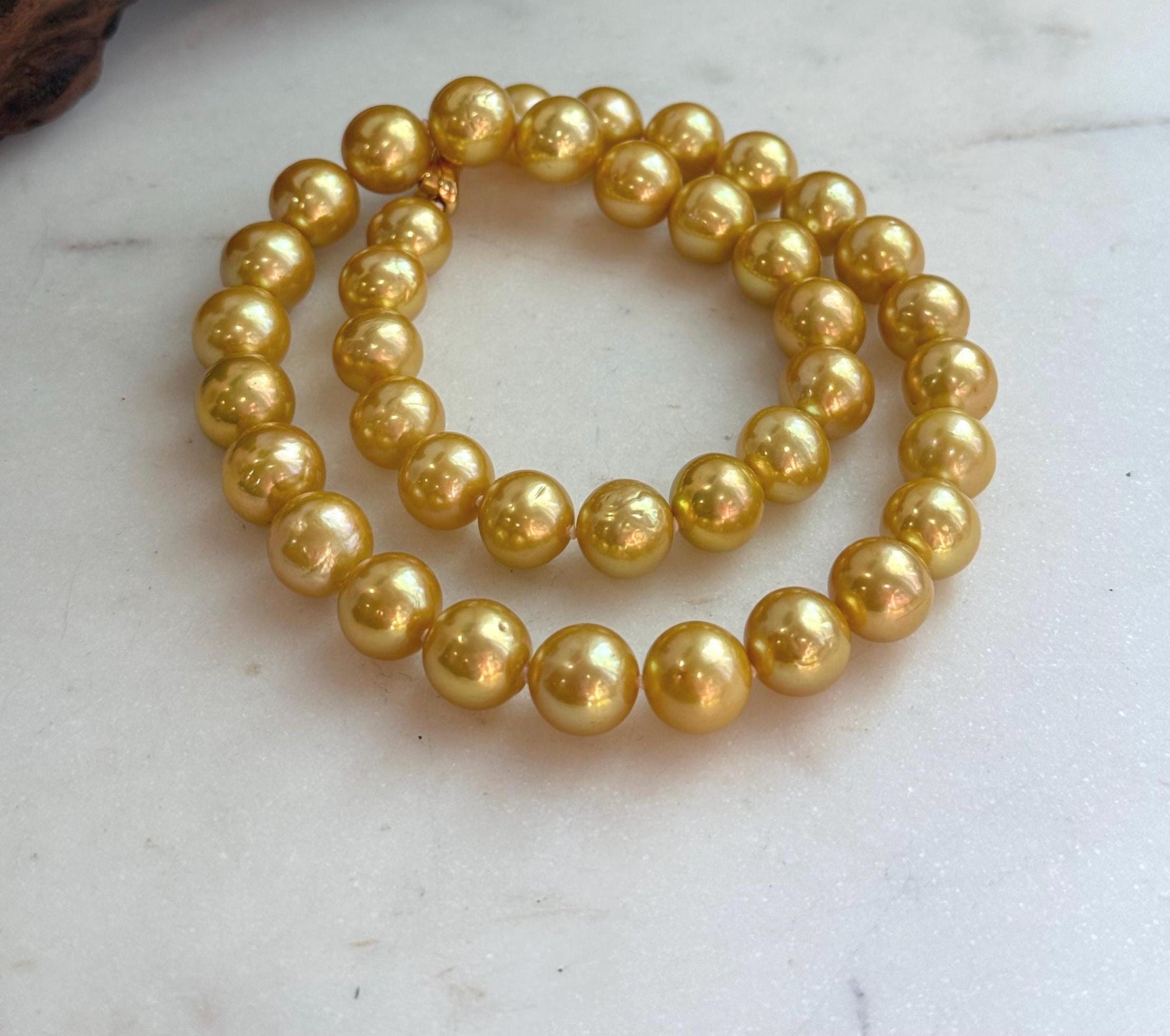Close-up of lustrous 10.1–11mm Edison deep tea golden pearls