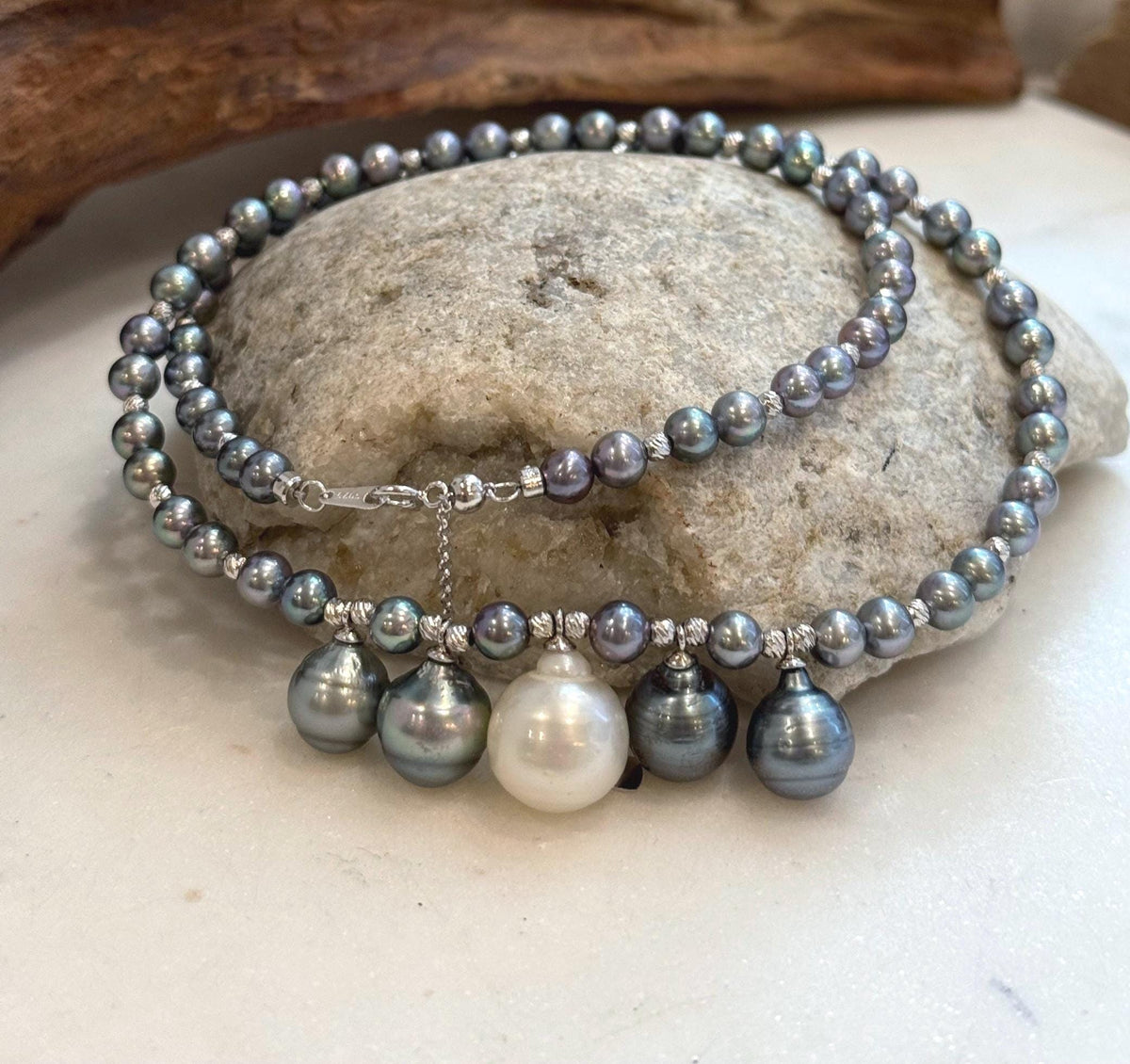 Genuine saltwater pearl necklace with 9.4–12.4mm ocean pearls