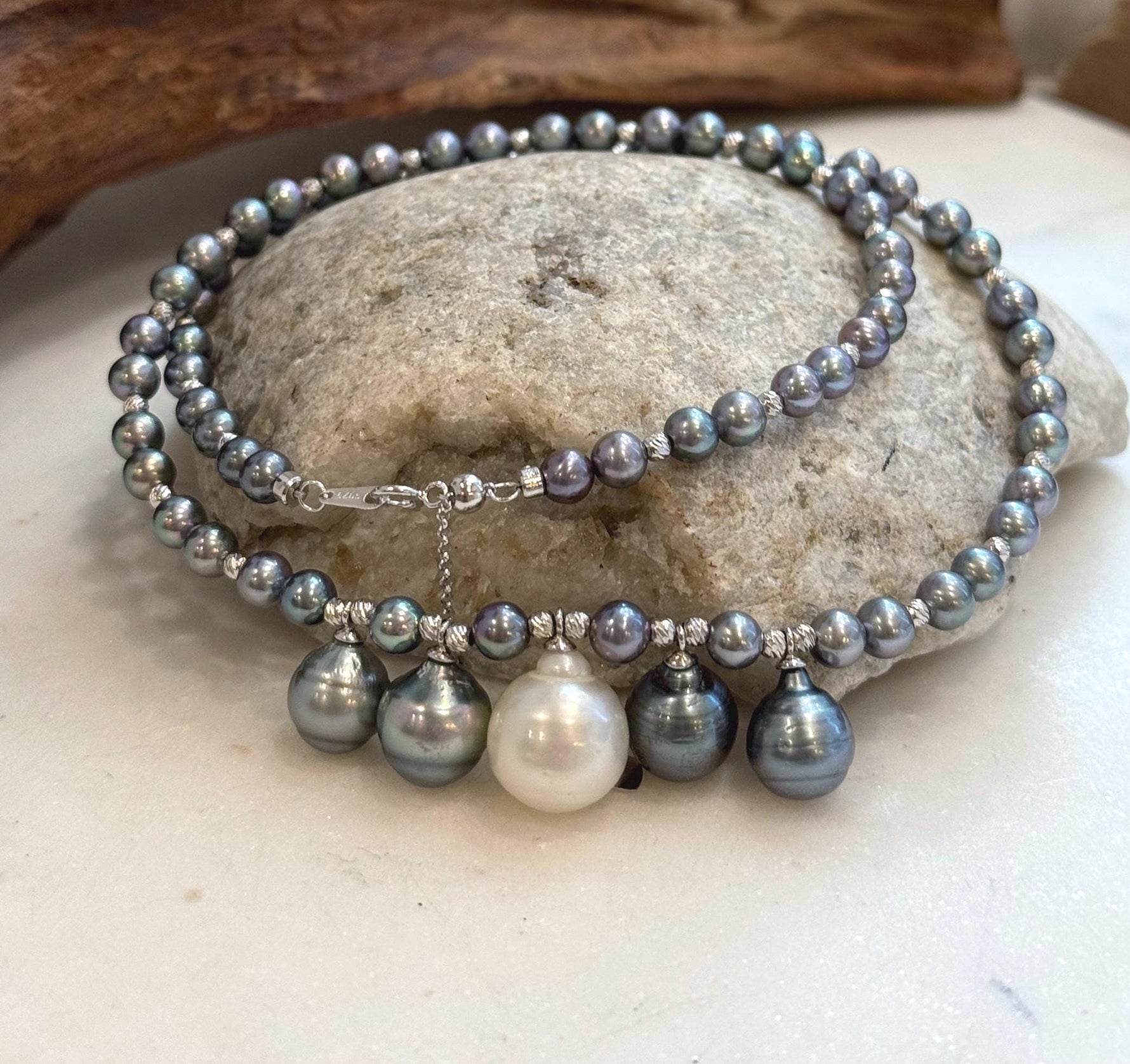Genuine saltwater pearl necklace with 9.4–12.4mm ocean pearls