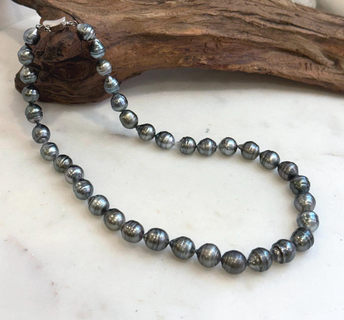 Elegant 16.7 inch Tahitian pearl necklace with graduated pearl sizes