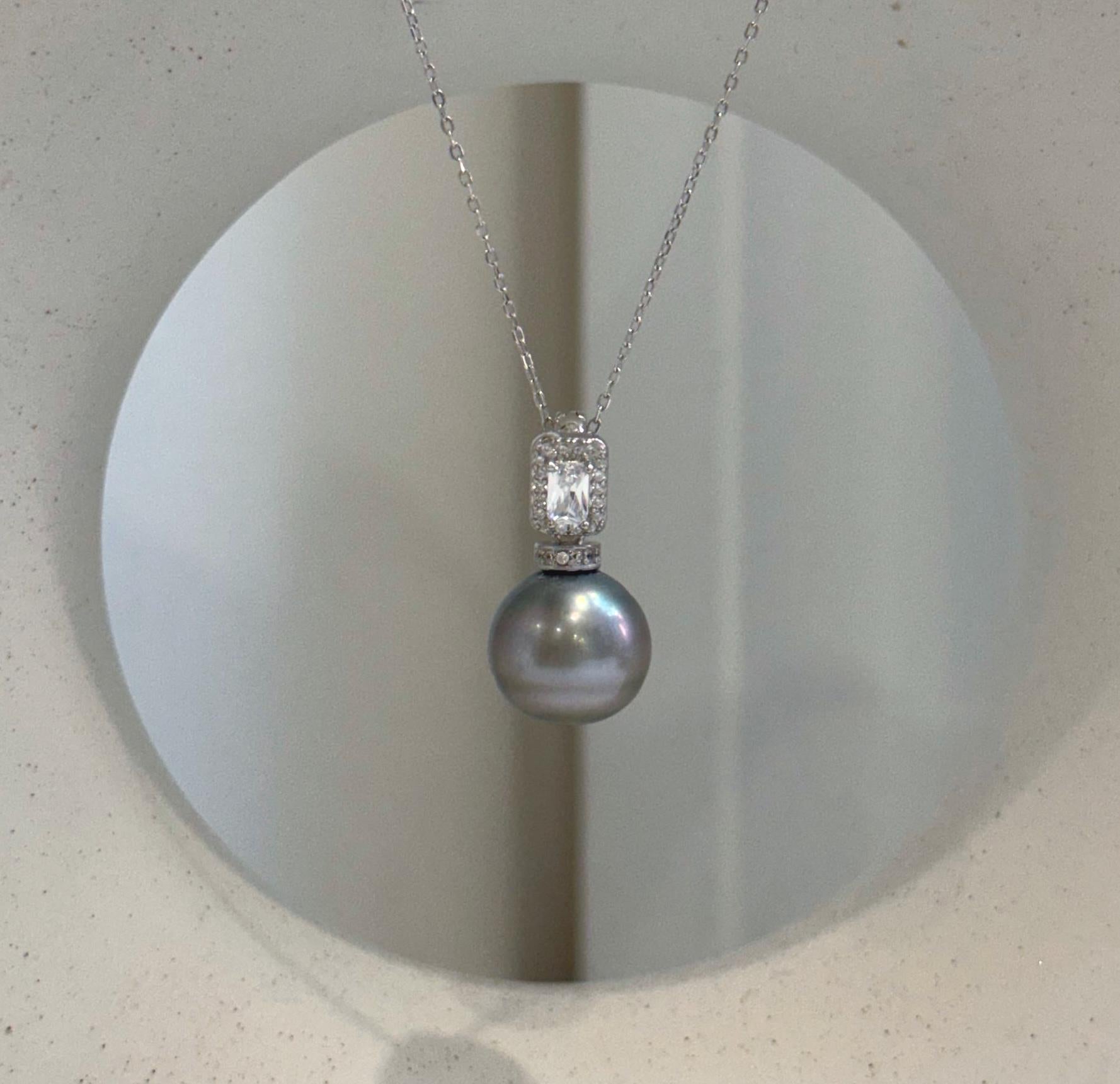 Genuine ocean pearl openable pendant in sterling silver