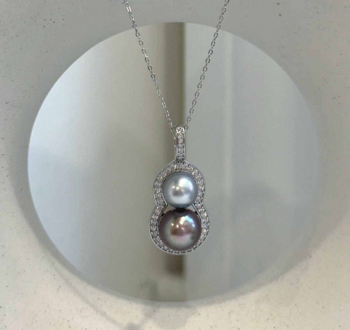 Genuine Tahitian saltwater pearl pendant featuring beautiful color and extreme luster.