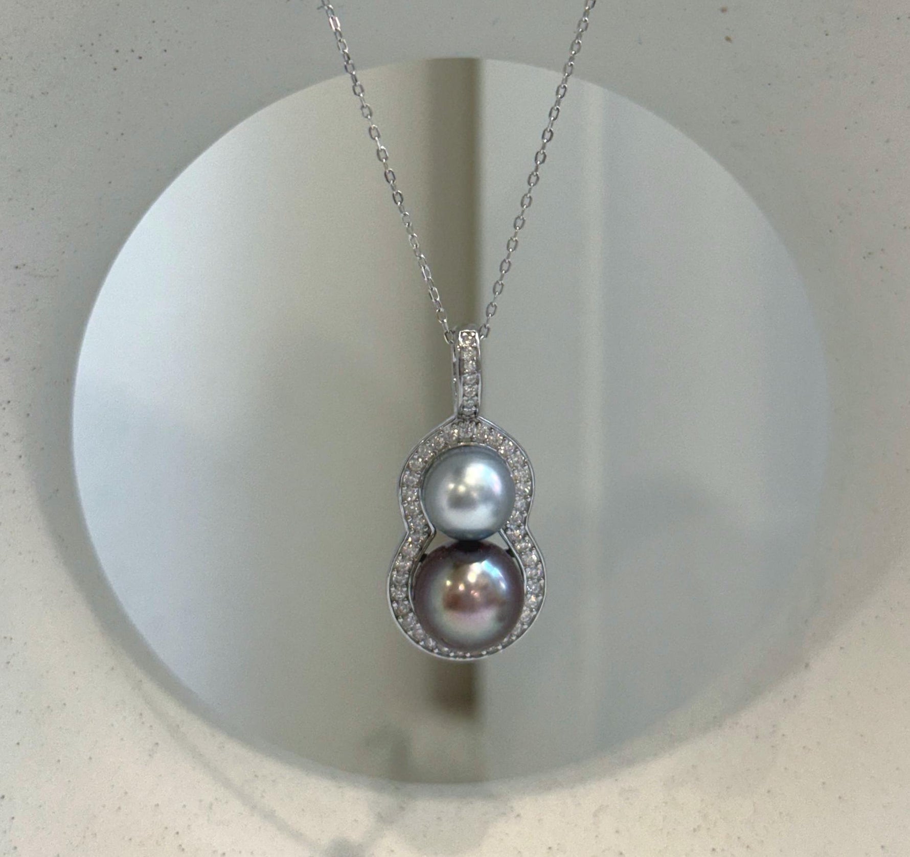 Genuine Tahitian saltwater pearl pendant featuring beautiful color and extreme luster.