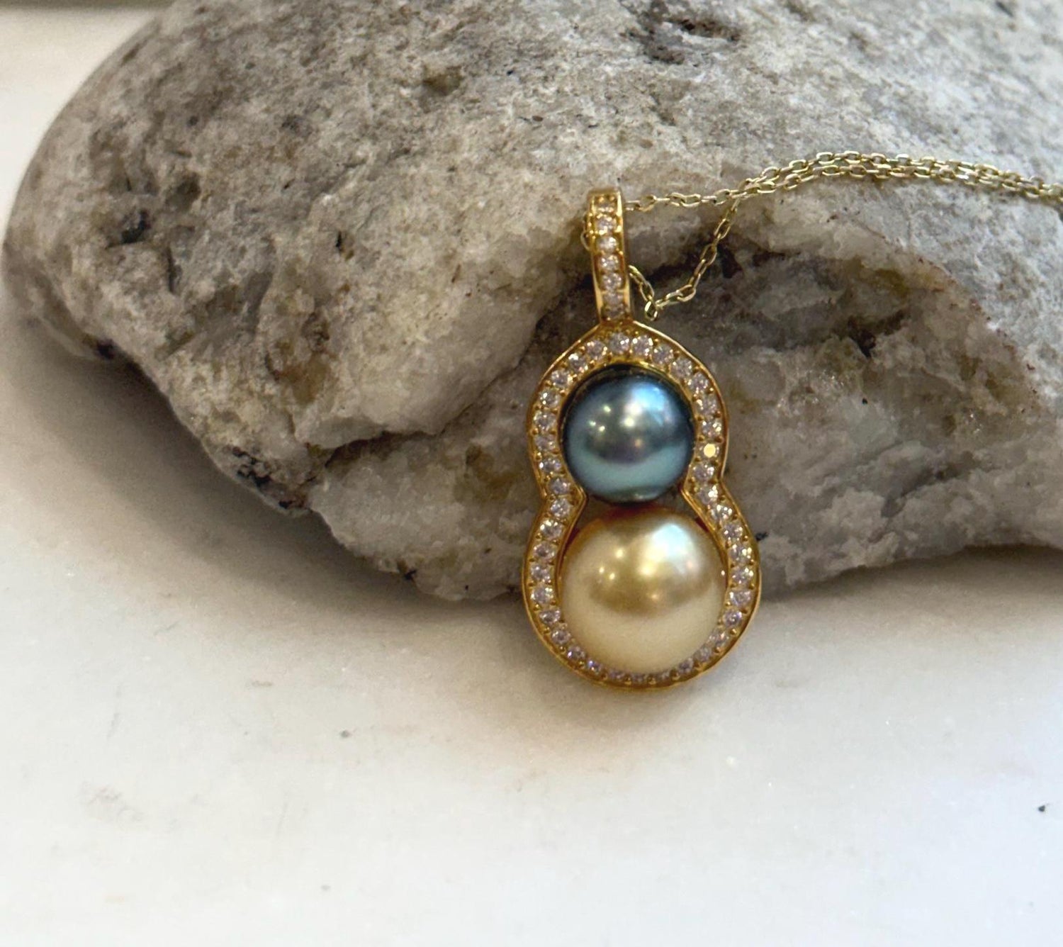 8. 4–10.4mm genuine saltwater pearl pendant with extreme luster