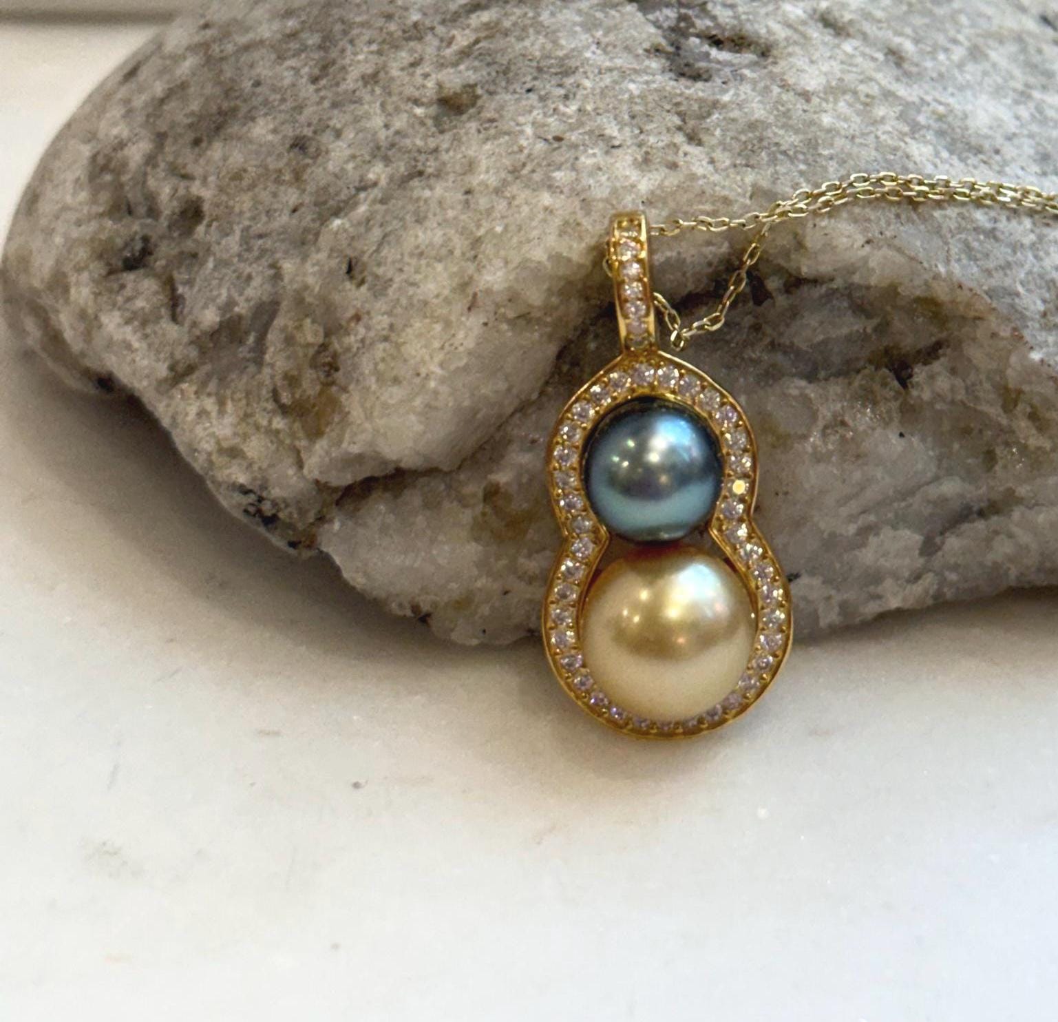 Natural saltwater pearl pendant featuring two contrasting ocean pearls