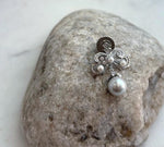 Elegant nature-inspired brooch featuring a genuine Japanese Akoya pearl.