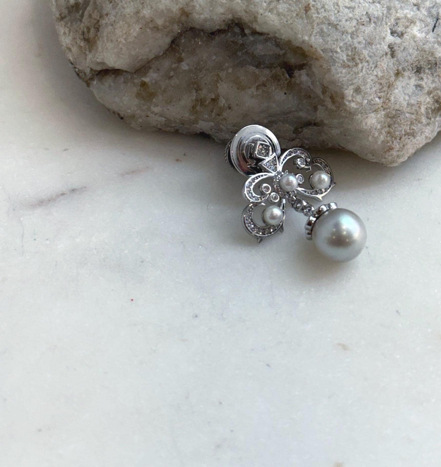 Blue silver Akoya saltwater pearl pin with exceptional mirror shine.