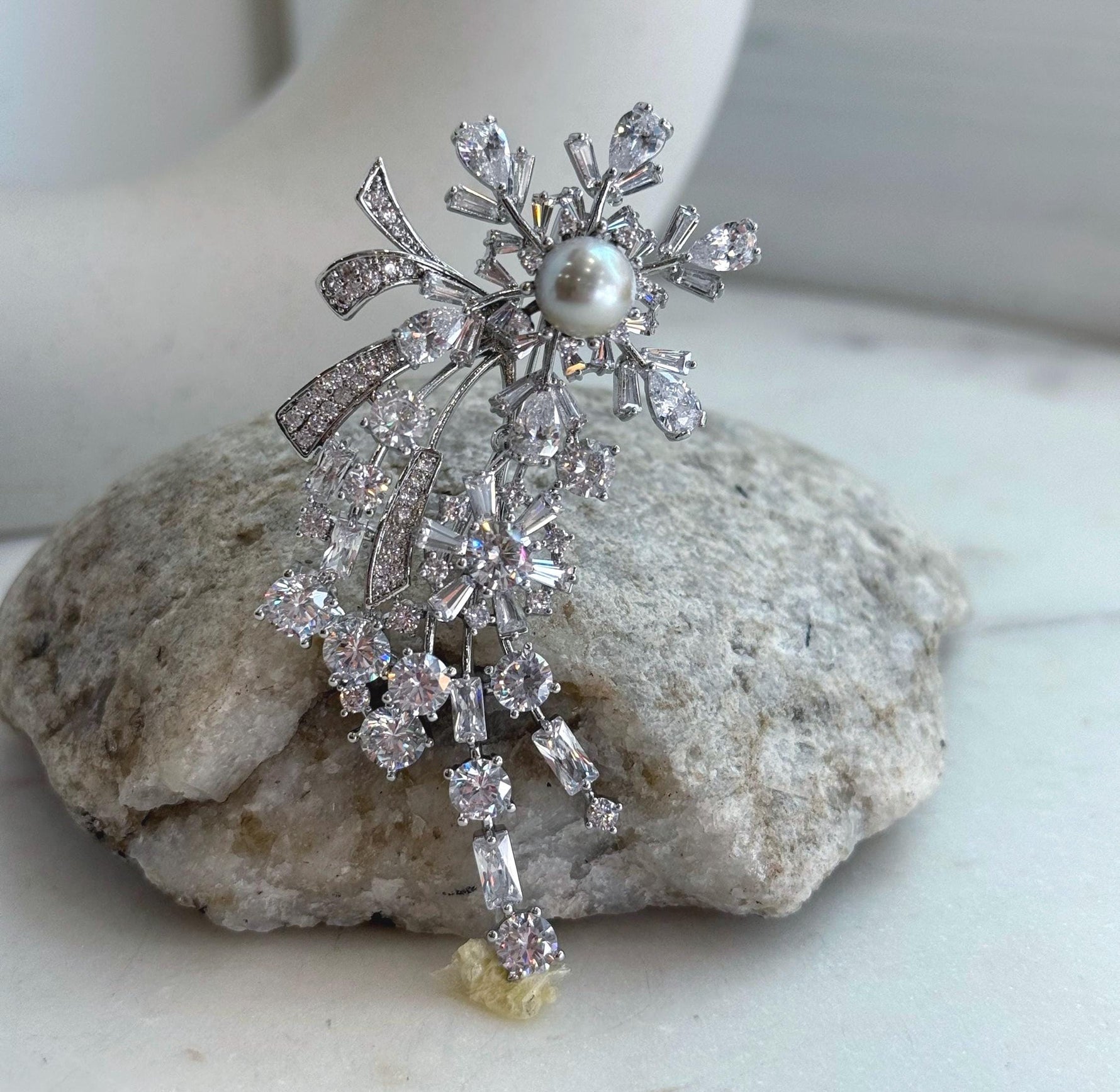 Genuine Tahitian silver pearl floral brooch pendant with mirror luster.
