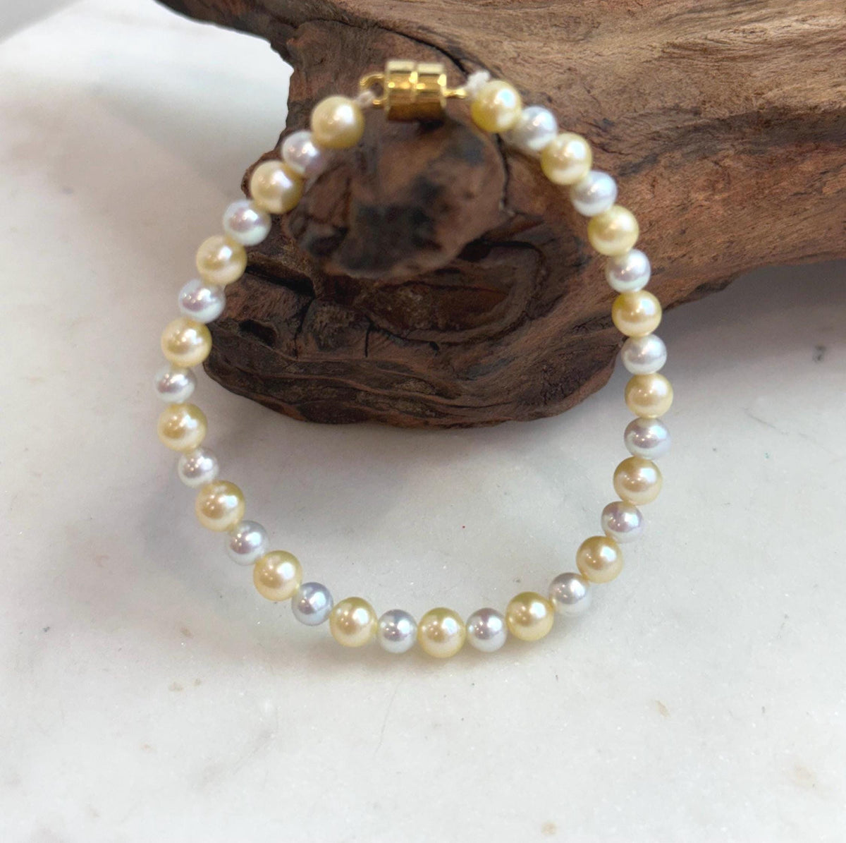 Elegant freshwater pearl bracelet for everyday wear, weddings, or gifting.