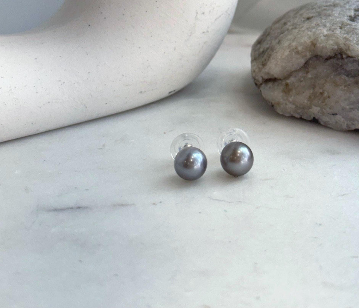 Natural 9.1mm Tahitian pearl earrings perfect for bridal wear and everyday elegance.