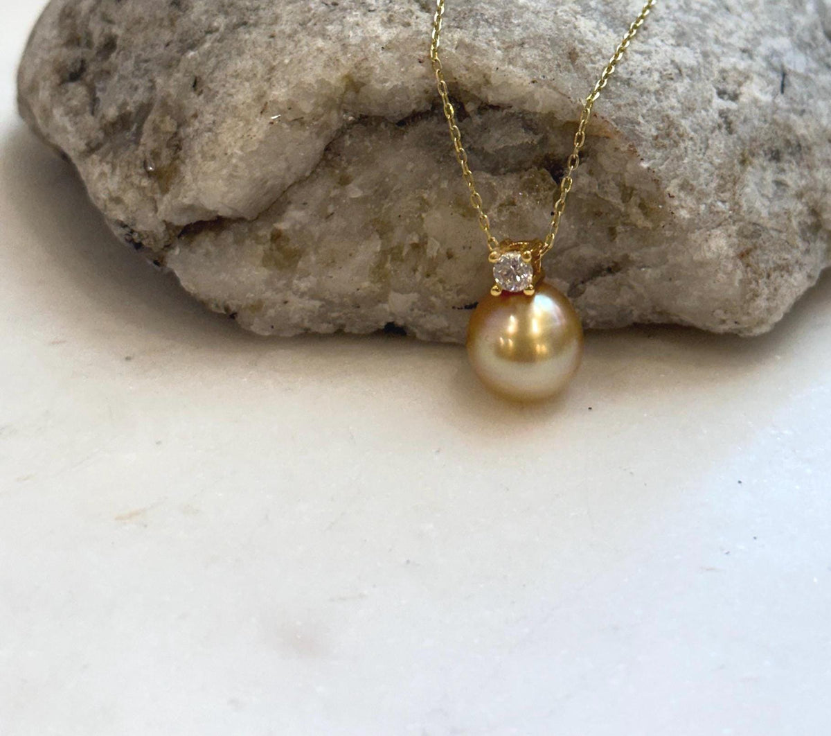 Luxury genuine South Sea golden pearl pendant set in S925 sterling silver.