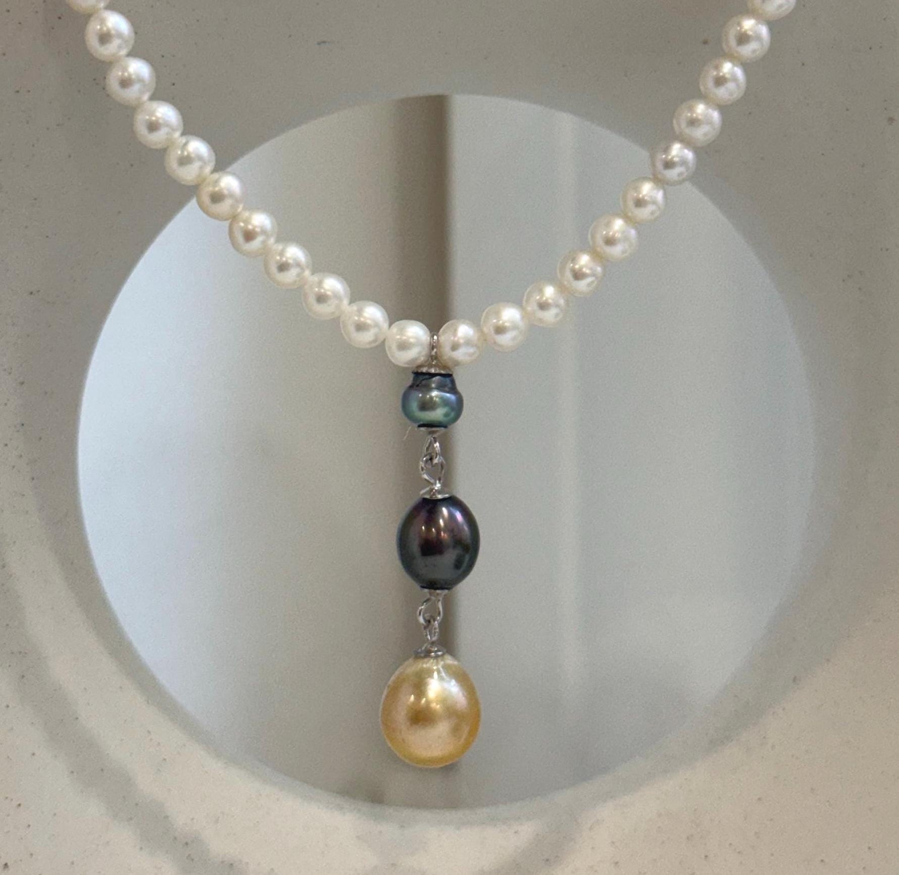 White freshwater pearl necklace with 5.9–9.5mm Tahitian and South Sea golden pearl drop pendant.