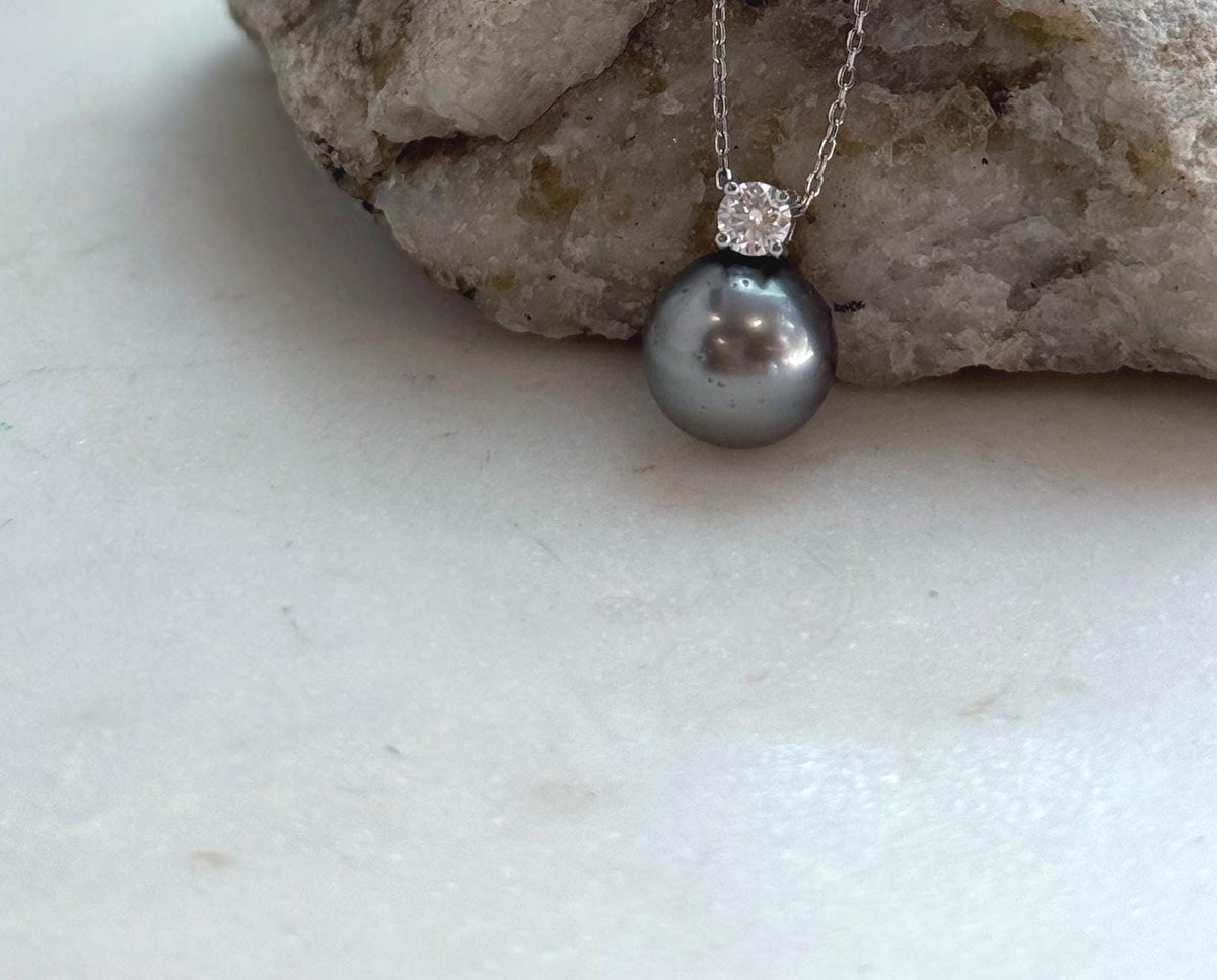 Elegant sterling silver Tahitian pearl pendant for anniversary gift.