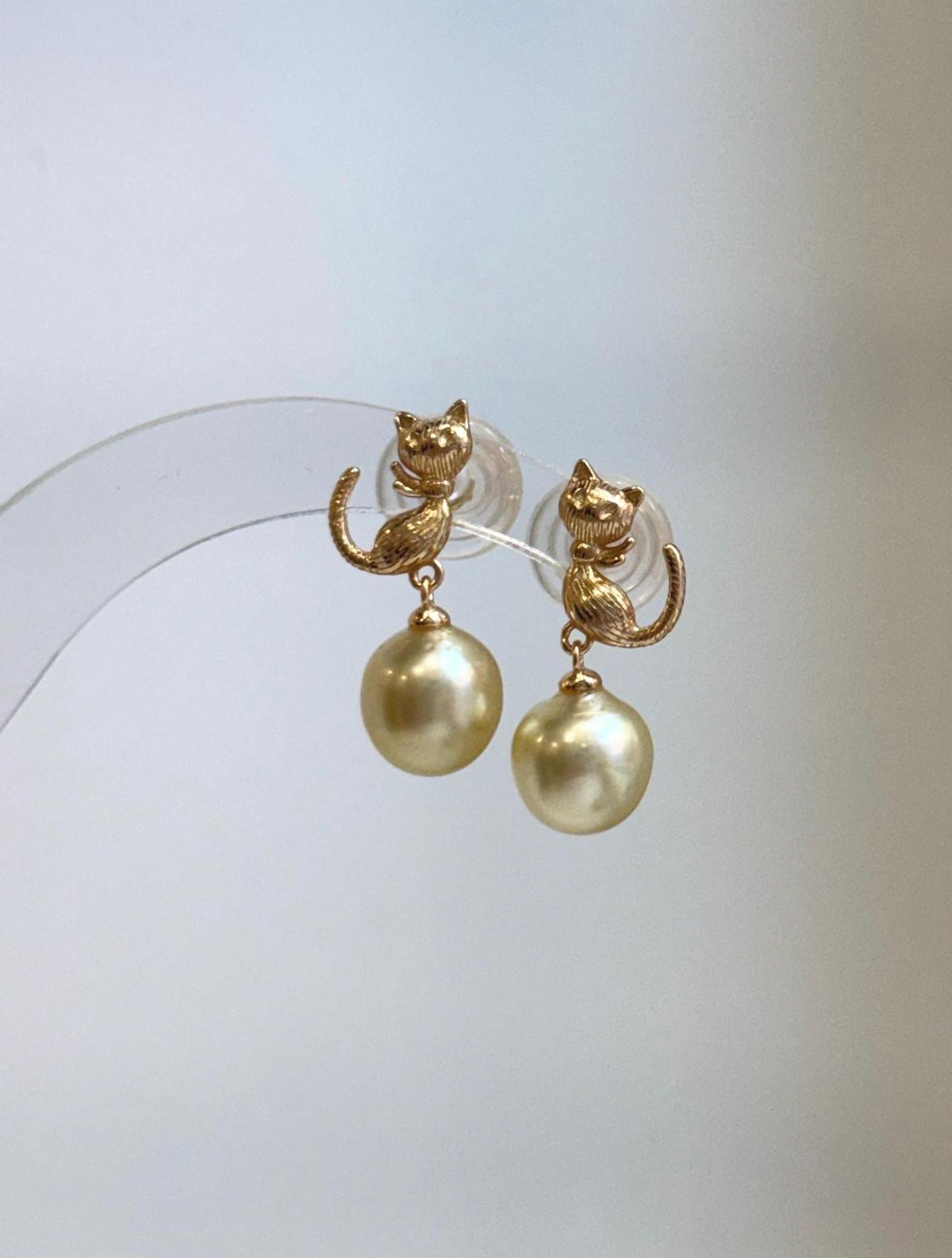 Genuine 9.2mm South Sea golden pearl earrings featuring a cute cat design in S925 sterling silver.